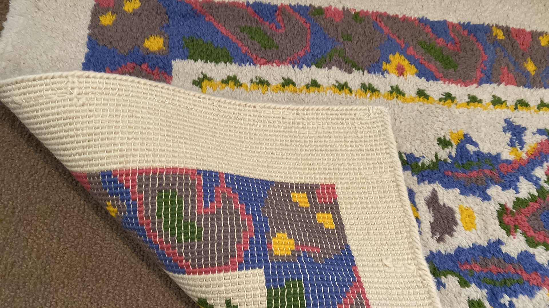 Photo 3 of HOOKED RUG 3‘ x 68“