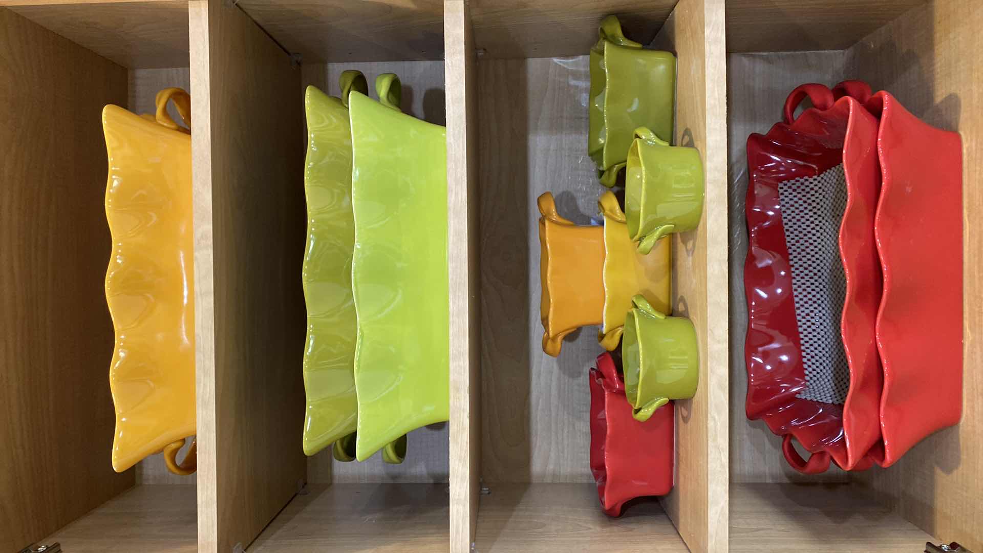 Photo 1 of CONTENTS OF KITCHEN CABINET CERAMIC BAKEWARE