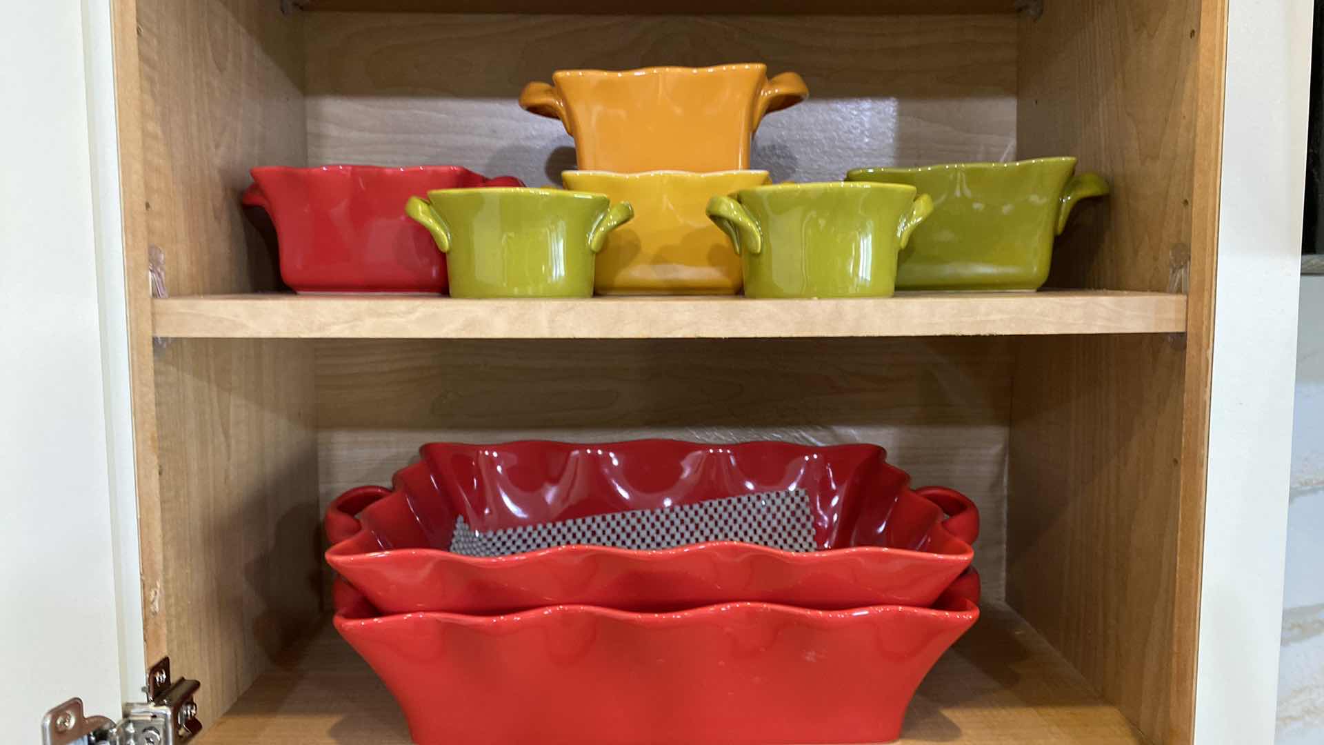 Photo 1 of CONTENTS OF KITCHEN CABINET CERAMIC BAKEWARE
