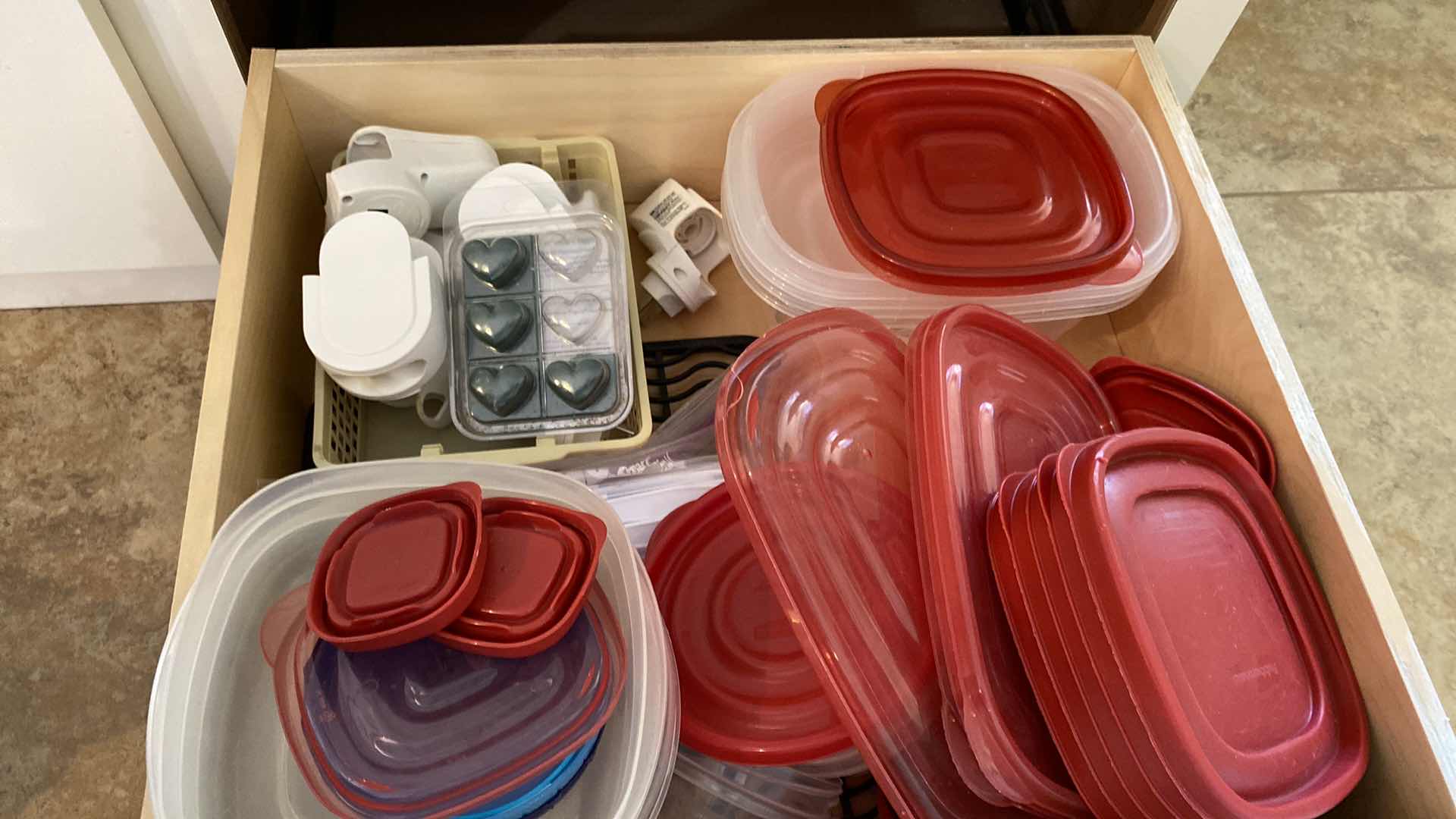 Photo 1 of CONTENTS 3 DRAWERS KITCHEN WRAP STORAGE TAPE