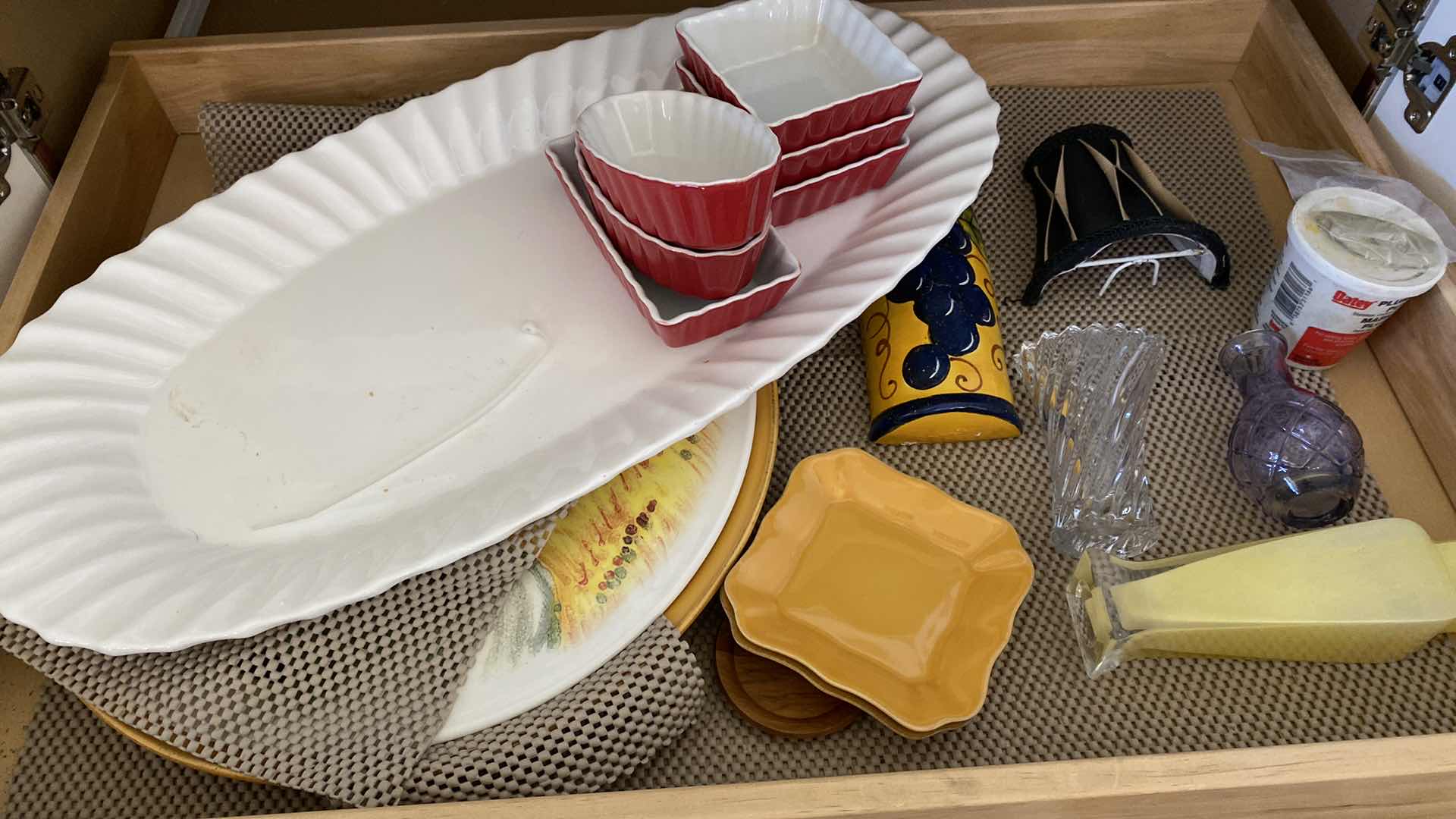 Photo 1 of CONTENTS OF CABINET FAMILY ROOM PLATTERS AND HOUSEHOLD ITEMS