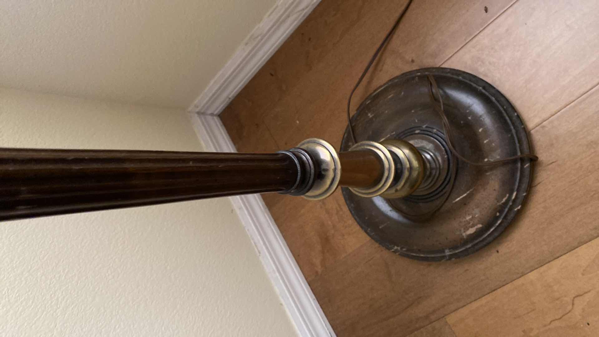 Photo 1 of FLOOR LAMP H 57”