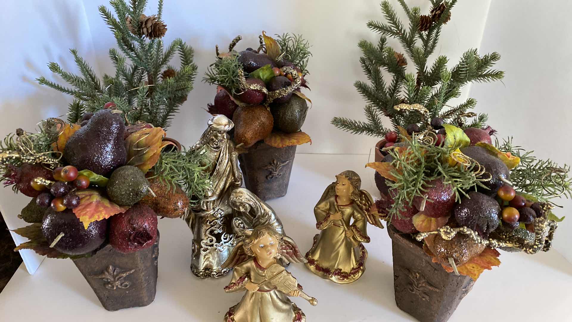 Photo 1 of HOLIDAY DECOR