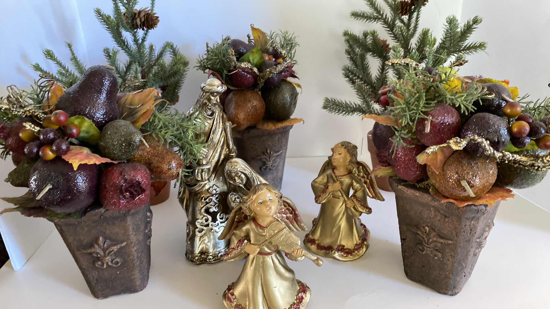 Photo 1 of HOLIDAY DECOR