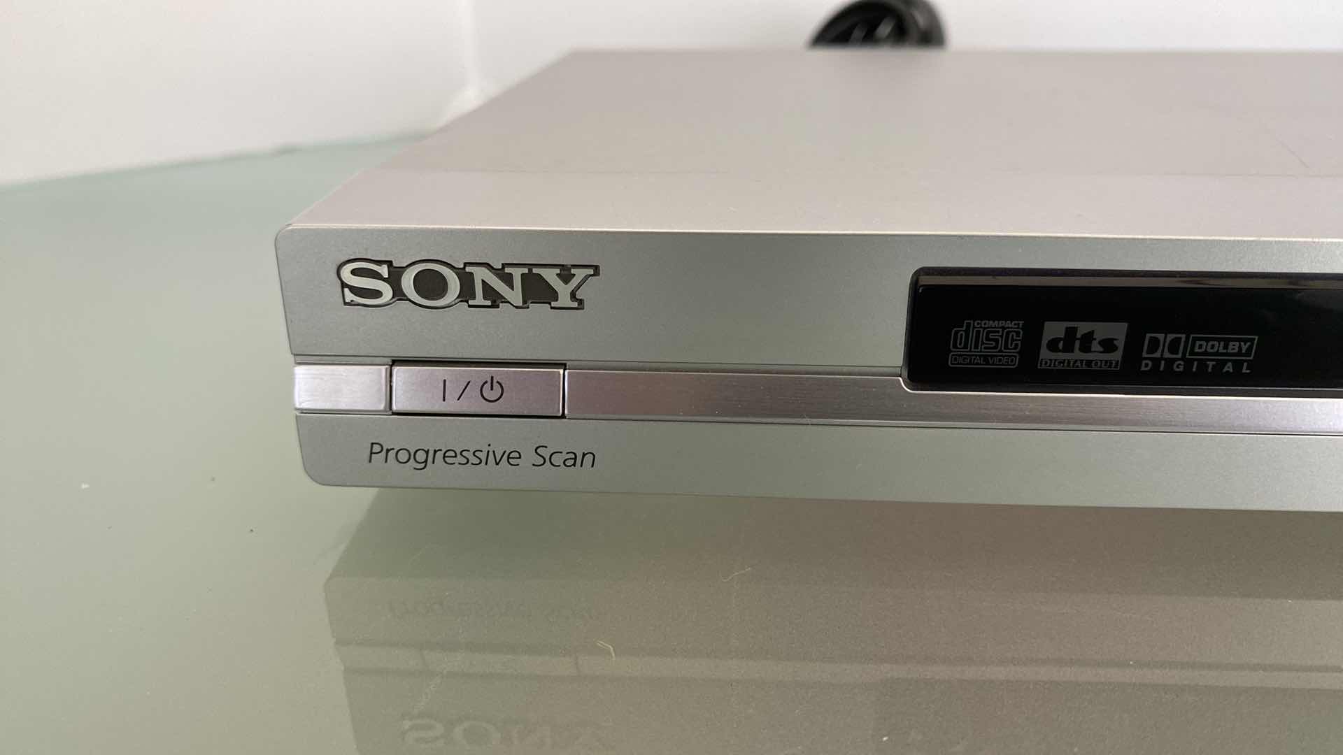 Photo 2 of SONY DVD PLAYER NO REMOTE