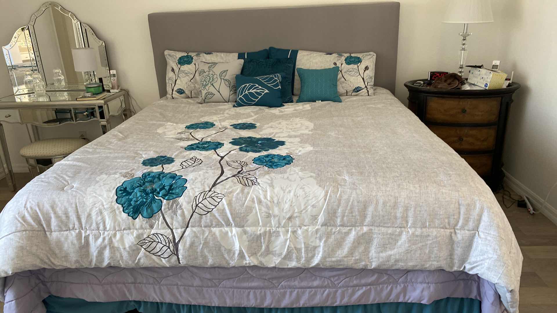 Photo 1 of KING COMFORTER SET