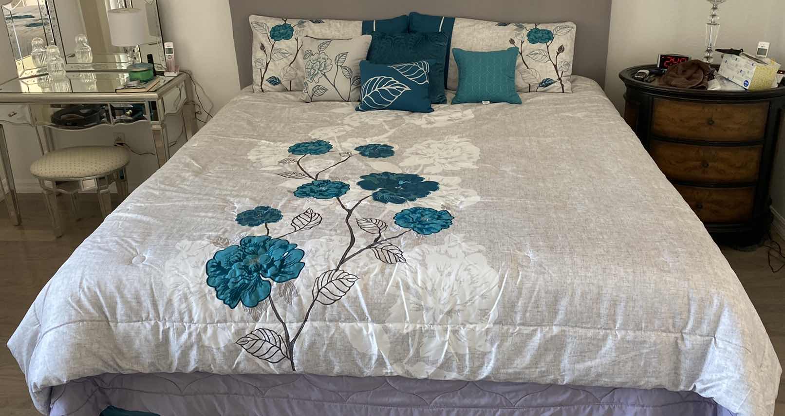 Photo 1 of KING COMFORTER SET