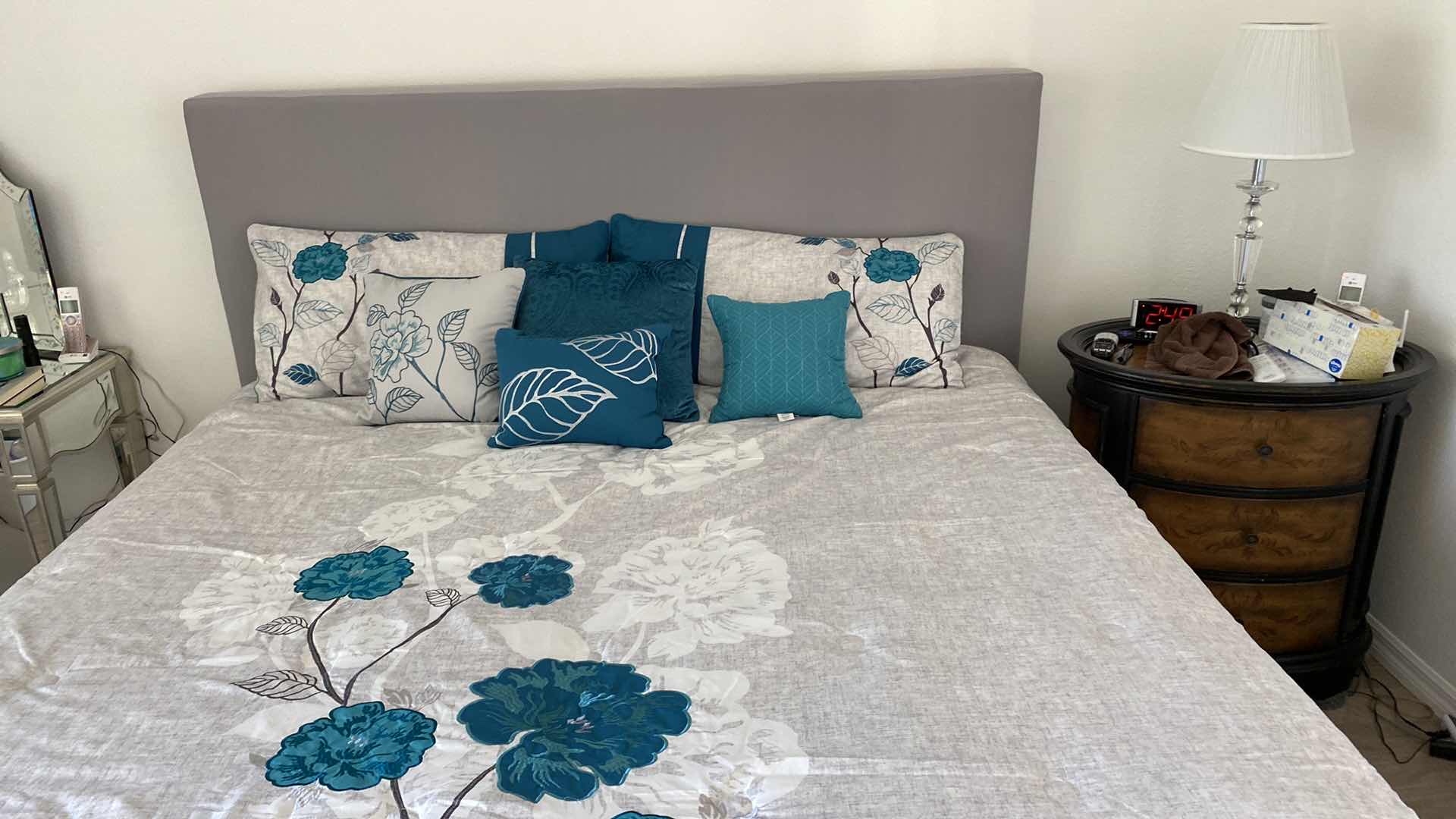 Photo 1 of KING COMFORTER SET