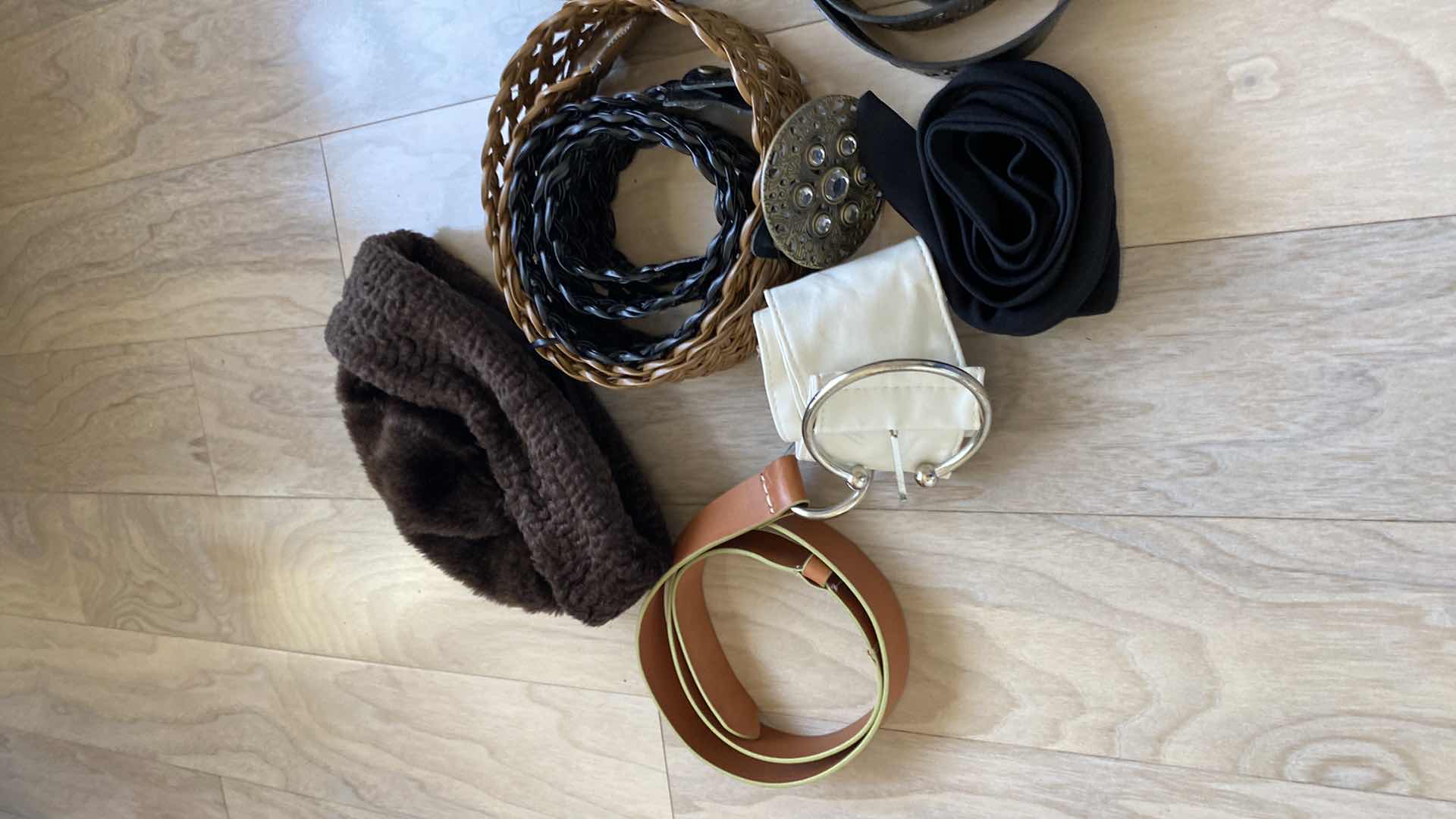 Photo 2 of ASSORTED WOMENS BELTS SIZE S/M HAT IN BOX