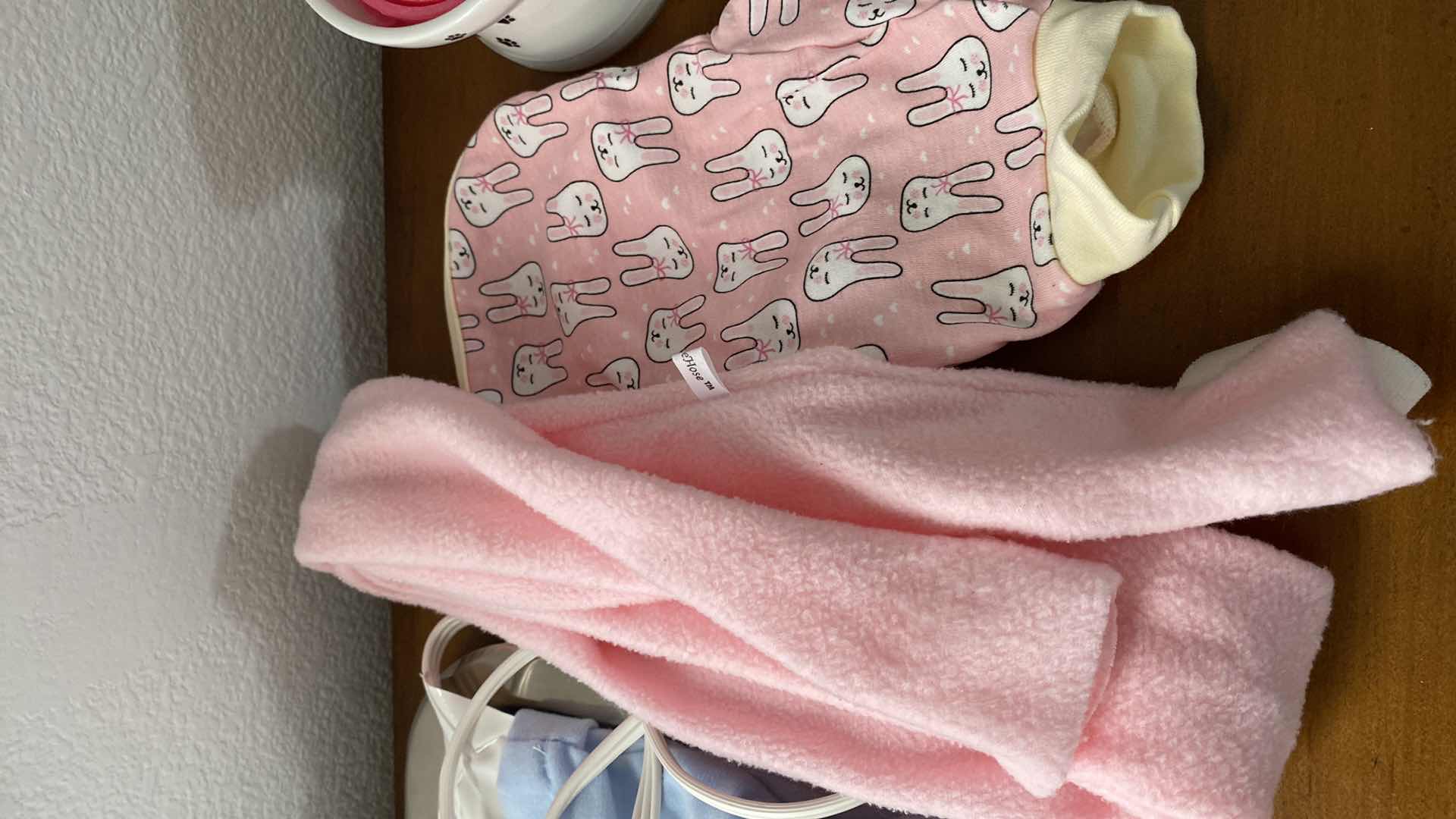 Photo 1 of HEATING PAD, CORD COVER PET AND MORE