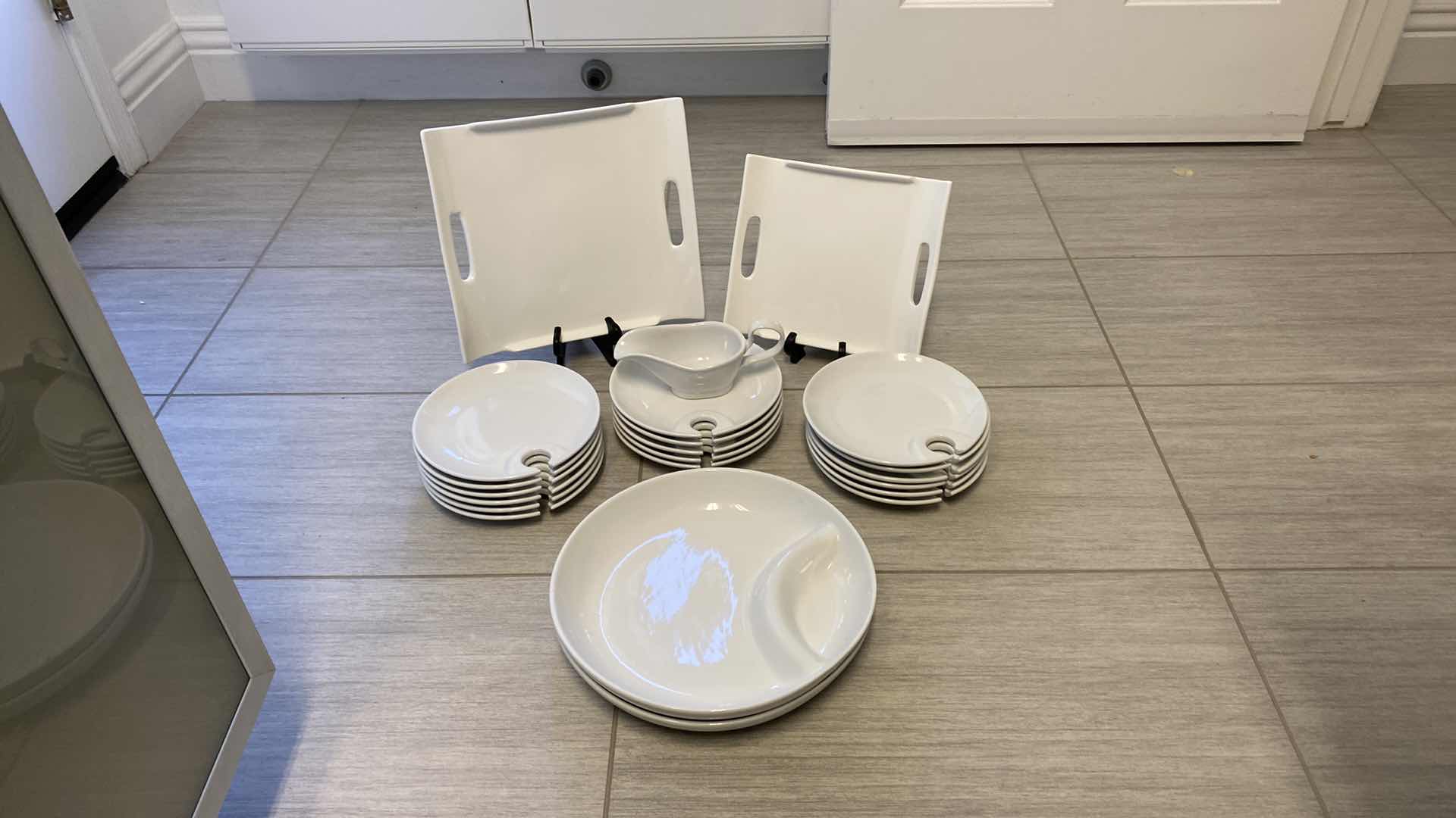 Photo 2 of 22 PIECE SET BISTRO BLANC PORCELAIN DISHES