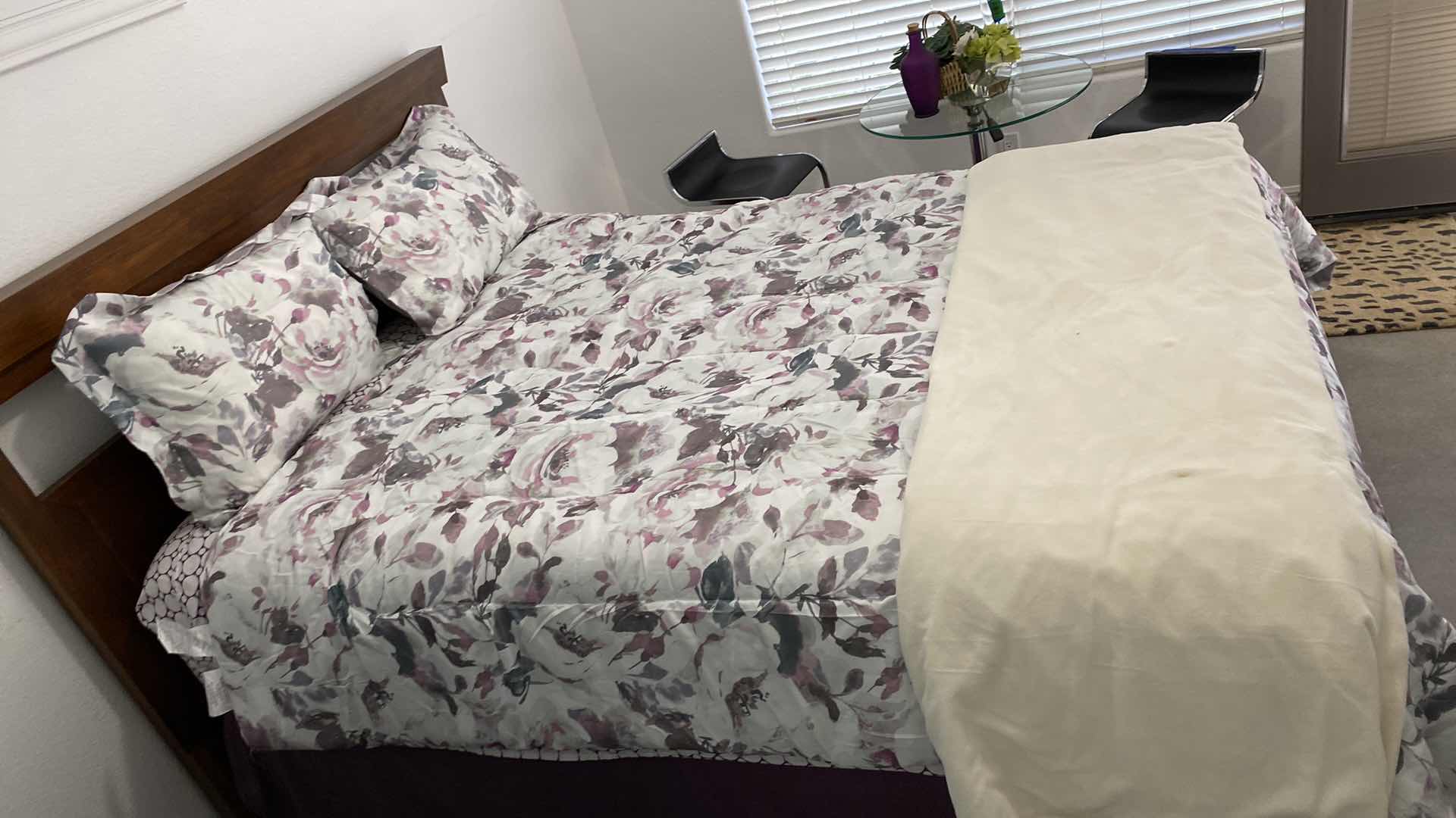 Photo 2 of QUEEN COMFORTER BEDDING SET