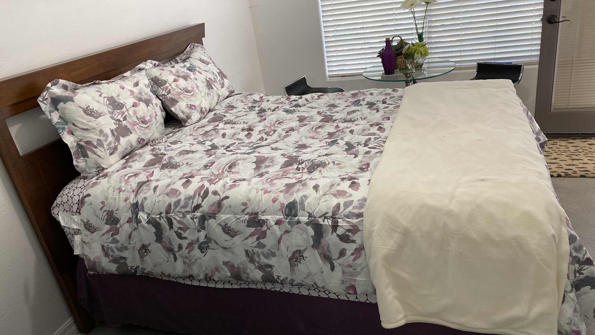 Photo 1 of QUEEN COMFORTER BEDDING SET