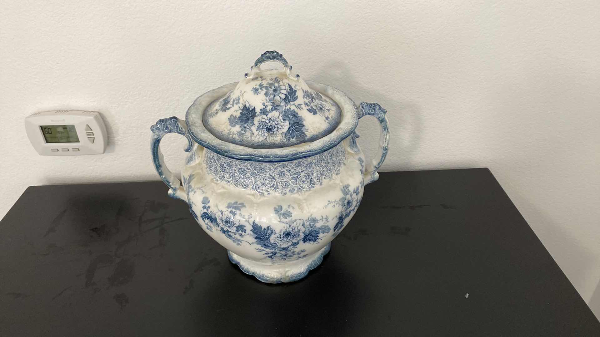 Photo 1 of ALFRED D MEAKING ROYAL ENGLAND SEMI PORCELAIN GINGER JAR 14“ x 13“