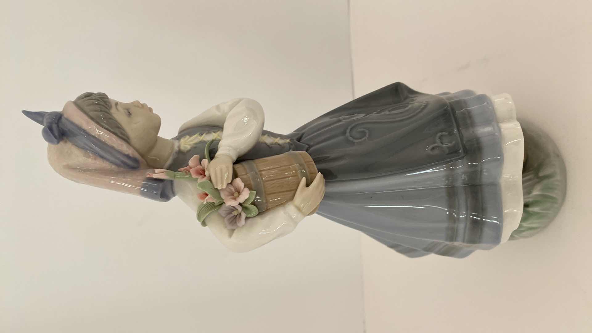 Photo 1 of LLADRO FIGURINE 1416 - FROM MY GARDEN H 10.5”