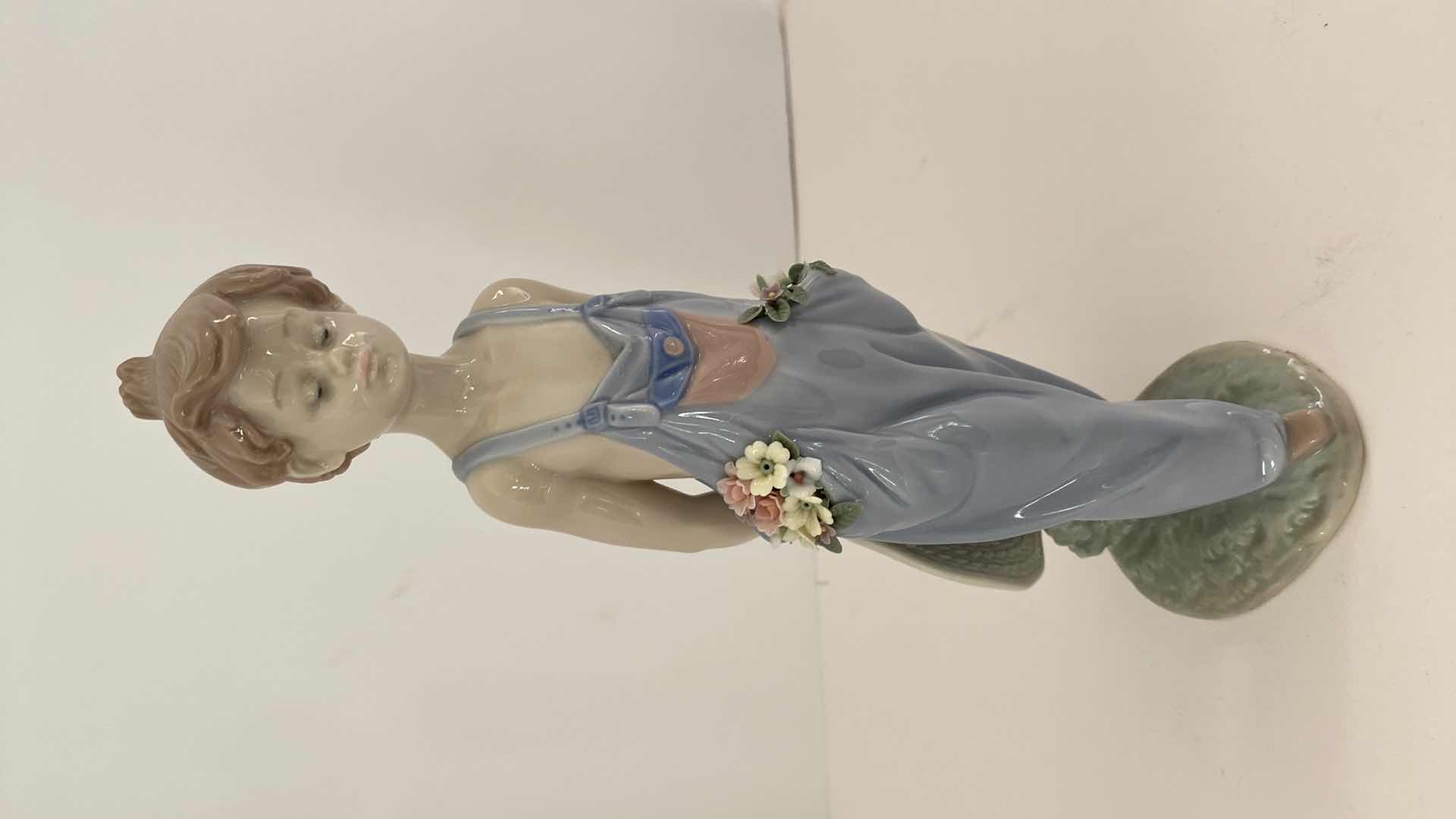 Photo 2 of LLADRO FIGURINE 7650 POCKET FULL OF WISHES H 10” 