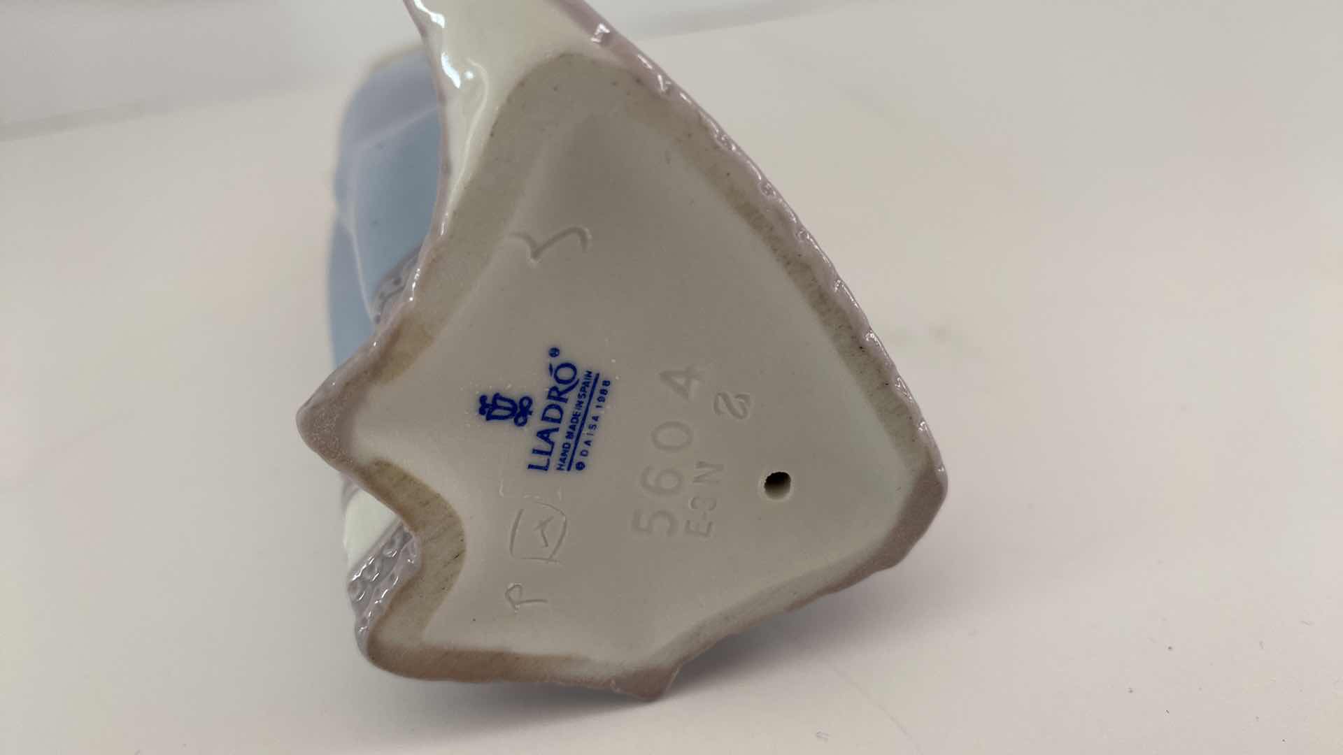 Photo 1 of LLADRO FIGURINE 5604 SPRING TOKEN H 8.5” 