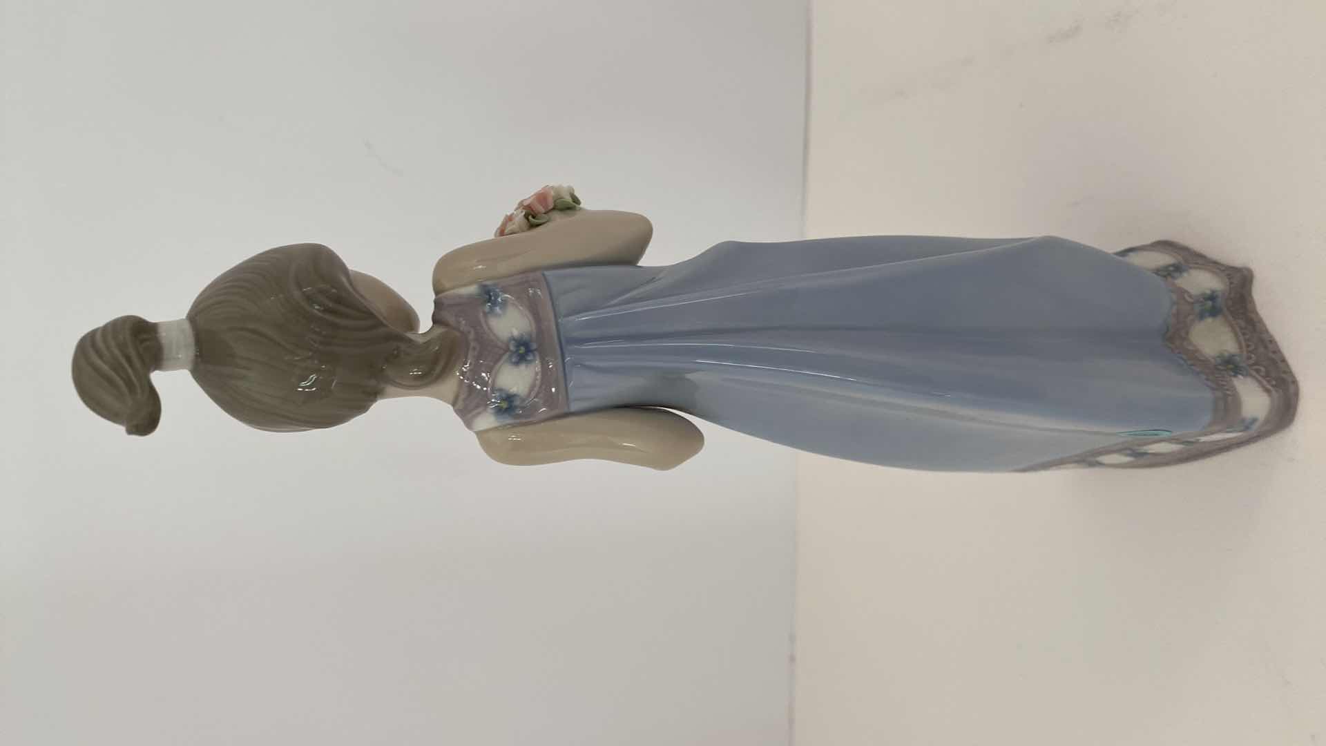 Photo 1 of LLADRO FIGURINE 5604 SPRING TOKEN H 8.5” 