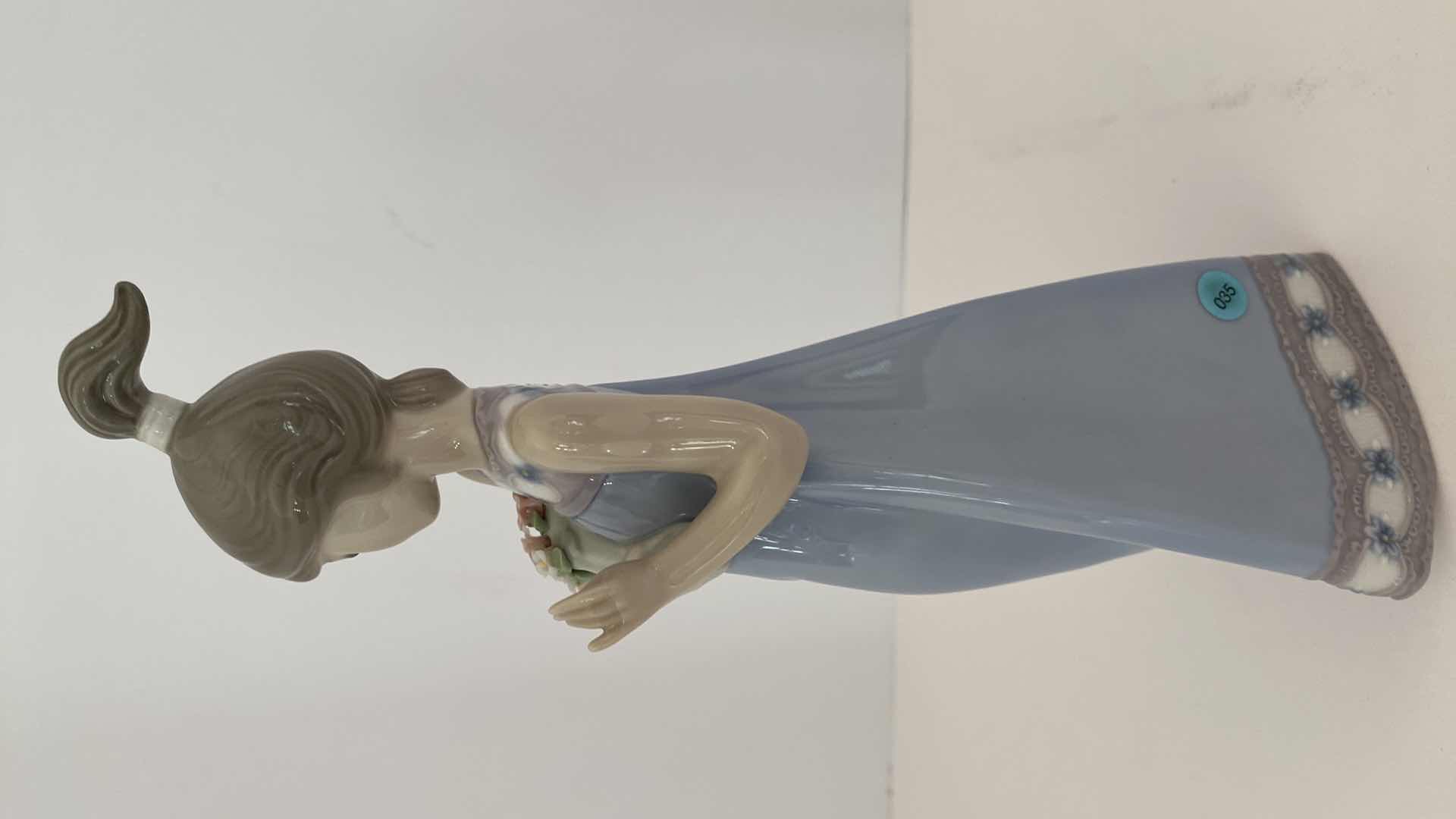 Photo 1 of LLADRO FIGURINE 5604 SPRING TOKEN H 8.5” 