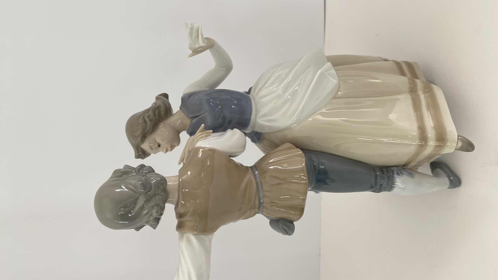 Photo 1 of RARE LLADRO FIGURINE #5252 DANCING THE POLKA H 11.5” 