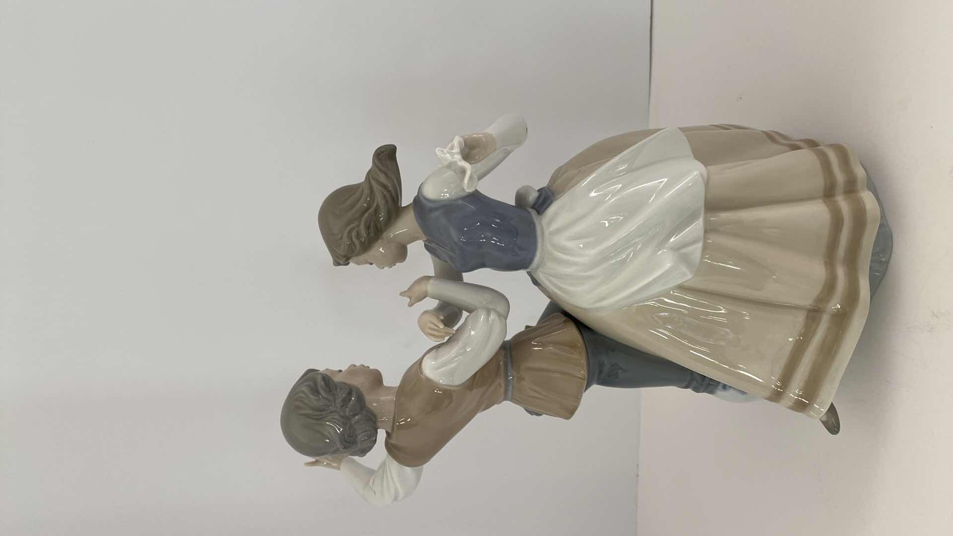 Photo 1 of RARE LLADRO FIGURINE #5252 DANCING THE POLKA H 11.5” 