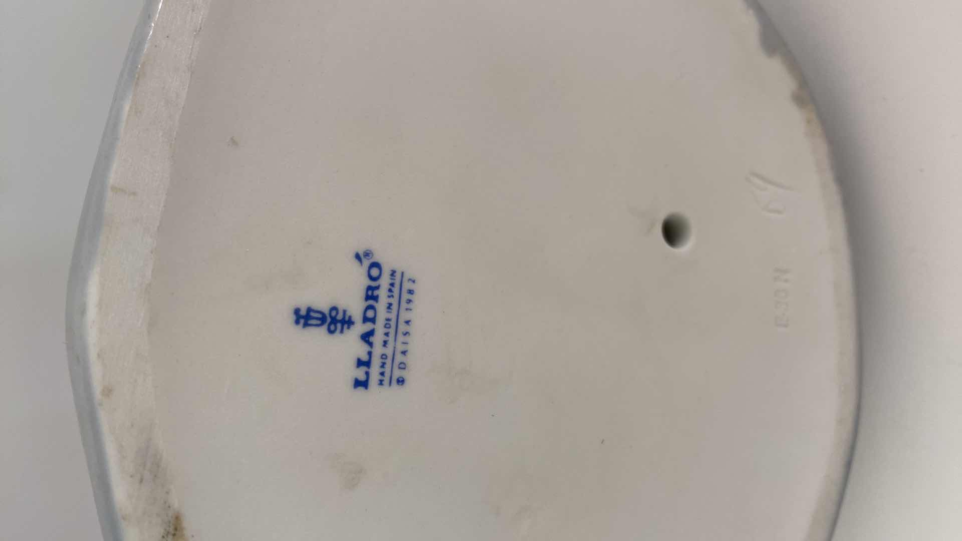 Photo 1 of LLADRO FIGURINE LADY GRABD CASINO H 13.5” 