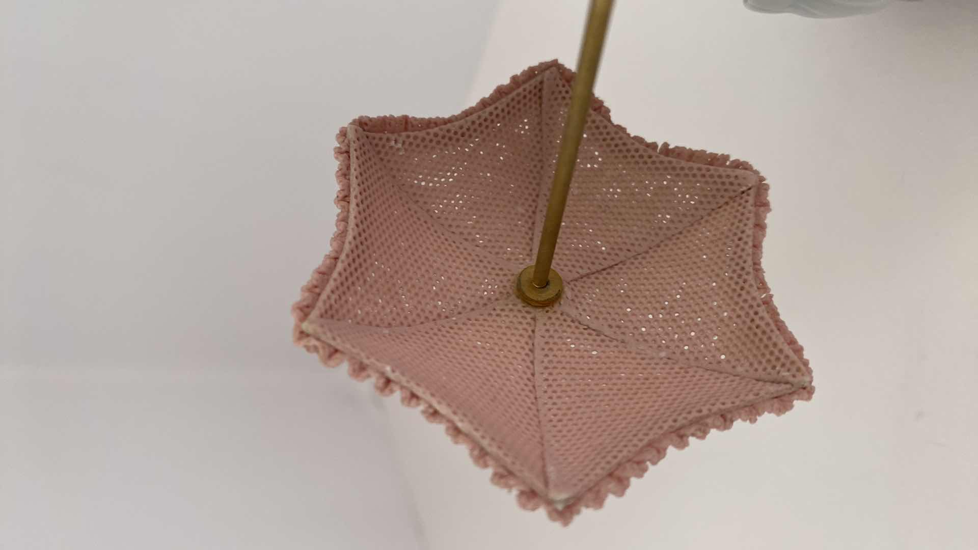 Photo 1 of LLADRO FIGURINE 5210 JOLIE WITH UMBRELLA H 8”  