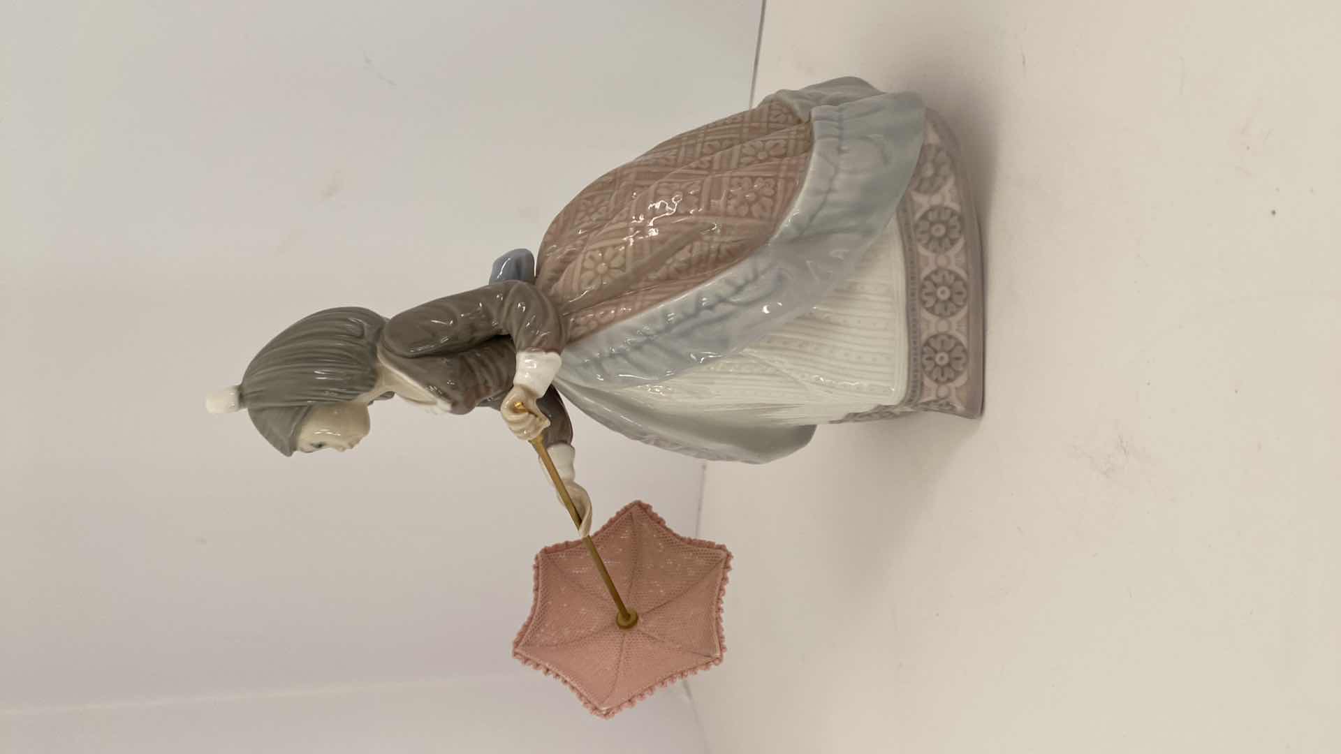 Photo 2 of LLADRO FIGURINE 5210 JOLIE WITH UMBRELLA H 8”  