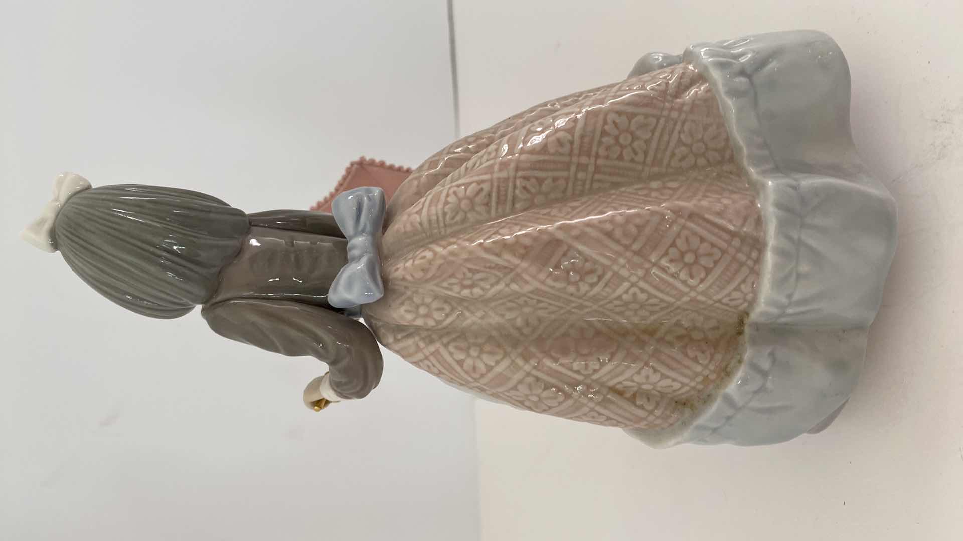 Photo 4 of LLADRO FIGURINE 5210 JOLIE WITH UMBRELLA H 8”  