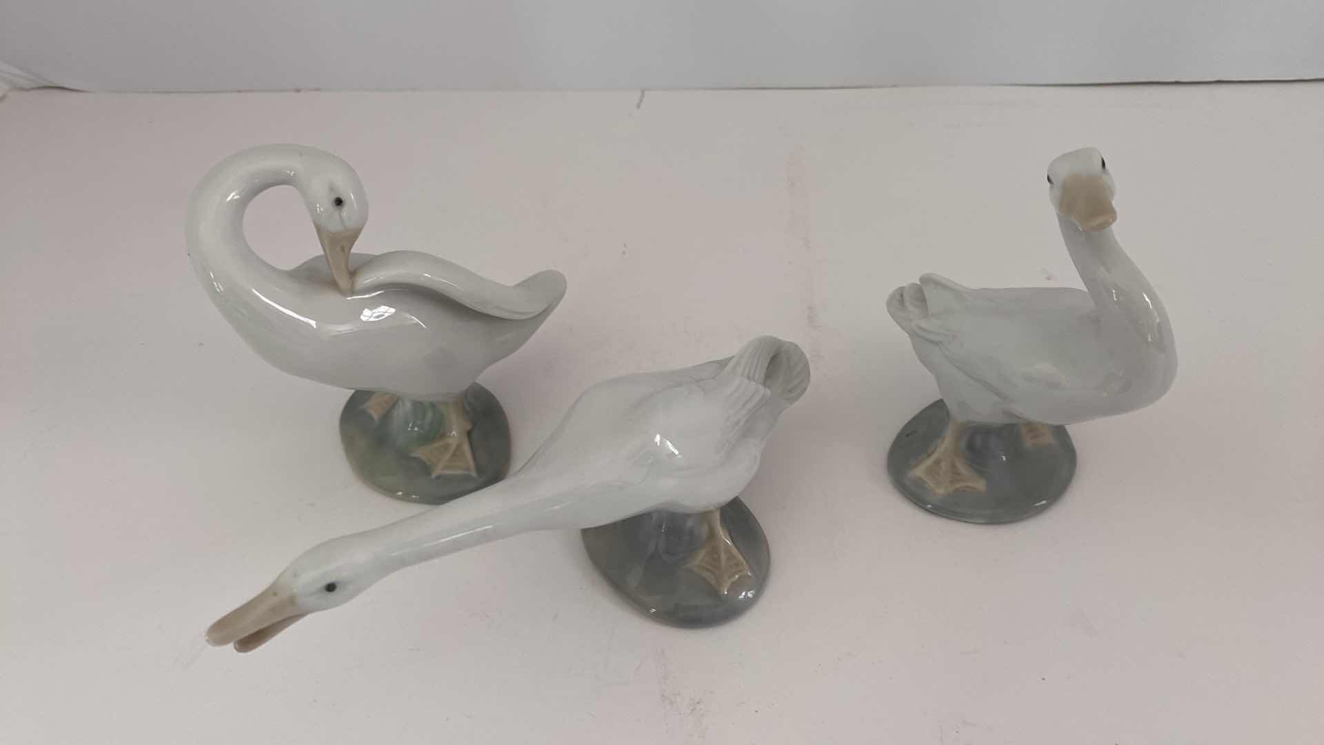 Photo 1 of LLADRO FIGURINES SET OF 3 GEACEFUL GOOSE H 4.25” 