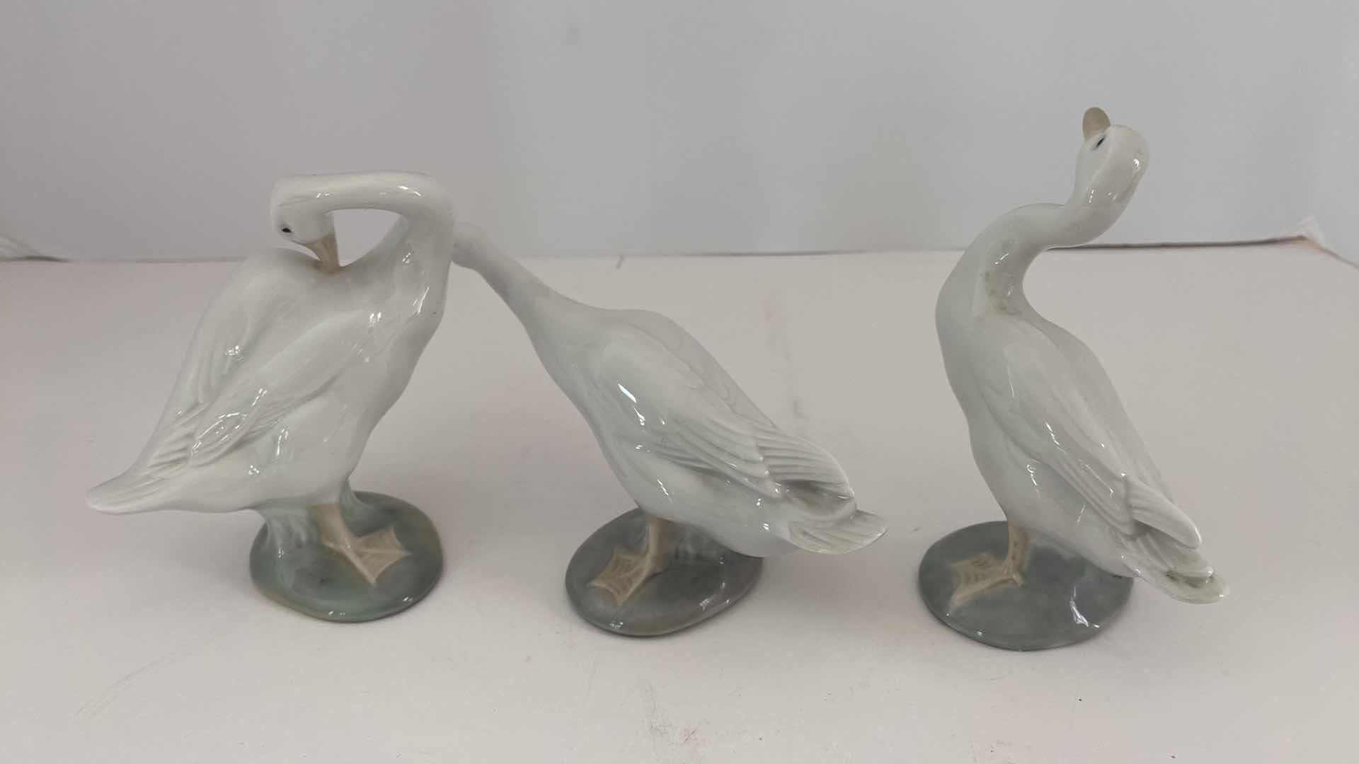 Photo 1 of LLADRO FIGURINES SET OF 3 GEACEFUL GOOSE H 4.25” 