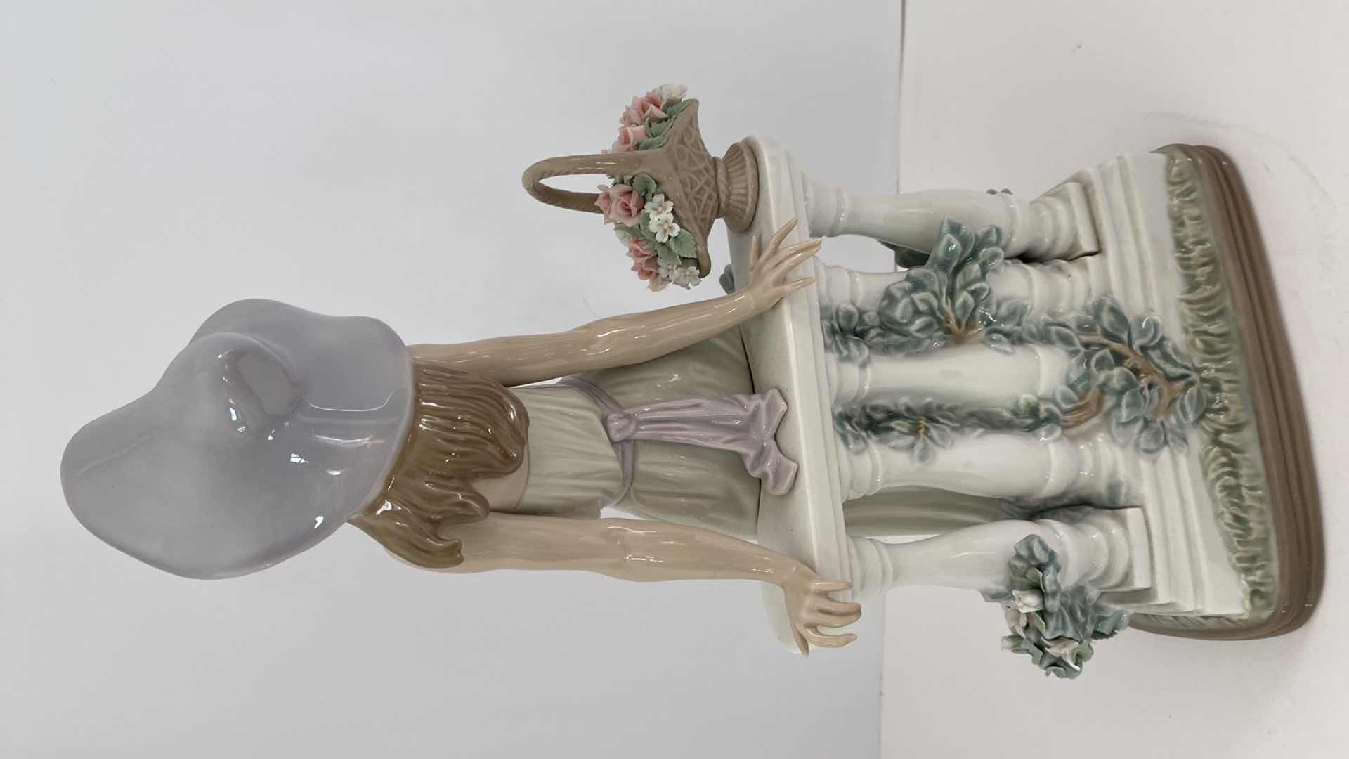 Photo 1 of LLADRO FIGURINE #5378 TIME FOR REFLECTION 7” x 14” 