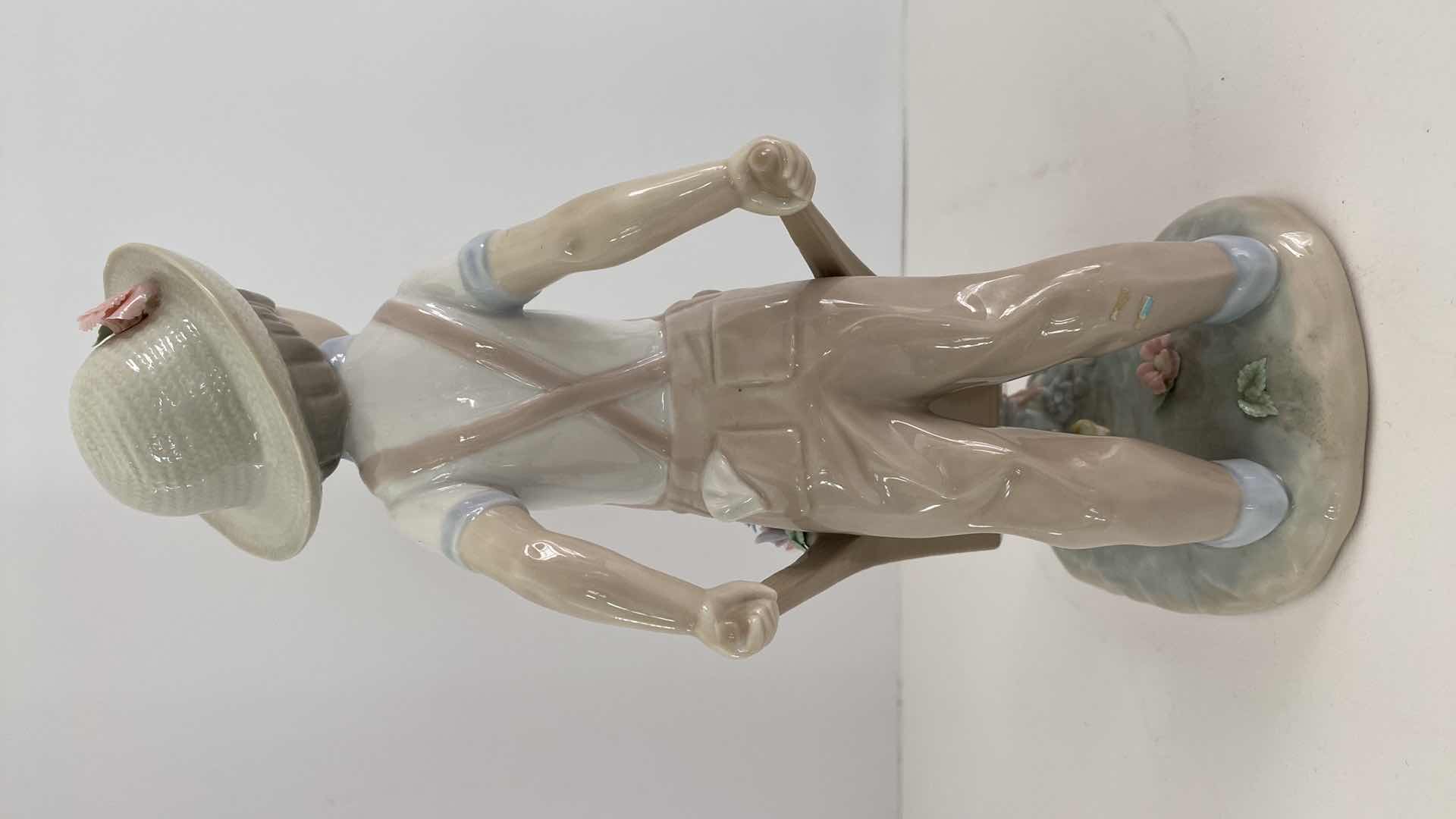 Photo 1 of LLADRO FIGURINE #1283 LITTLE GARDENER H 8.5” 