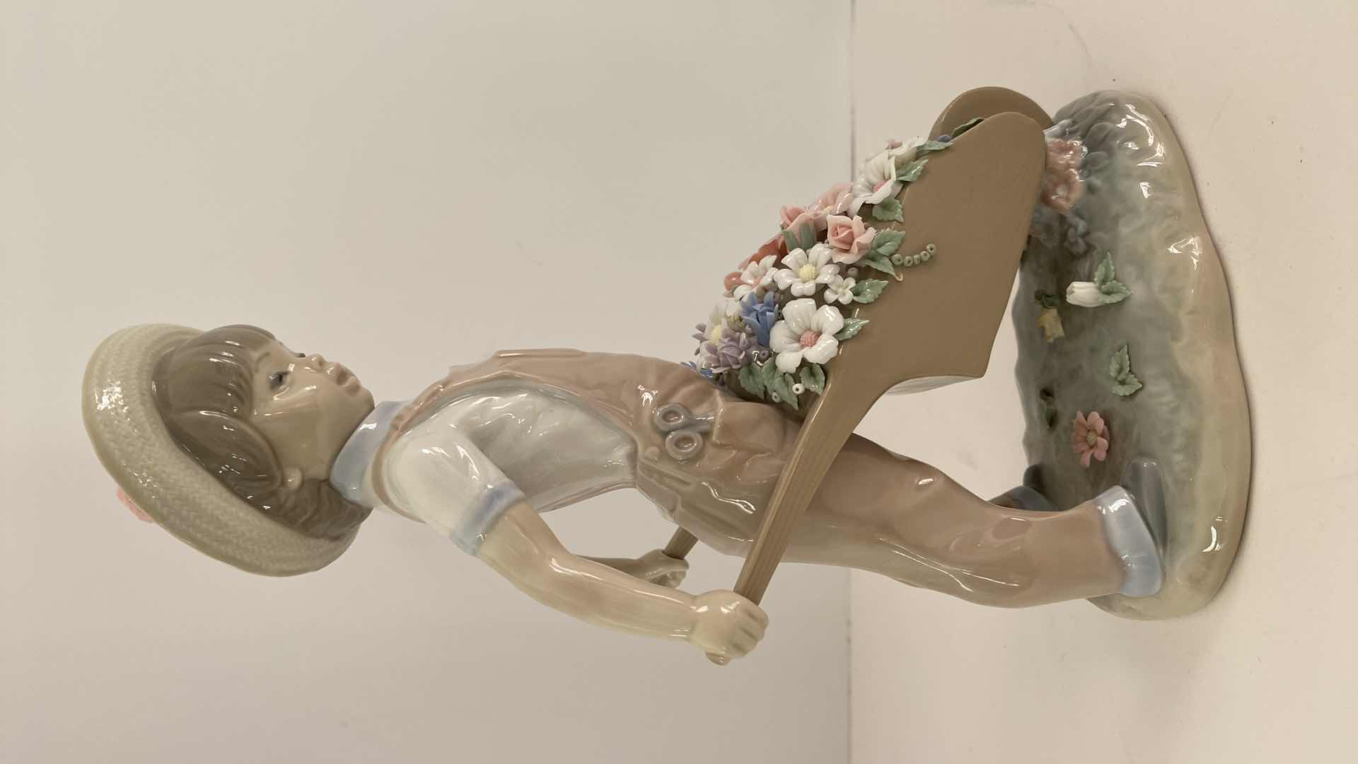 Photo 1 of LLADRO FIGURINE #1283 LITTLE GARDENER H 8.5” 