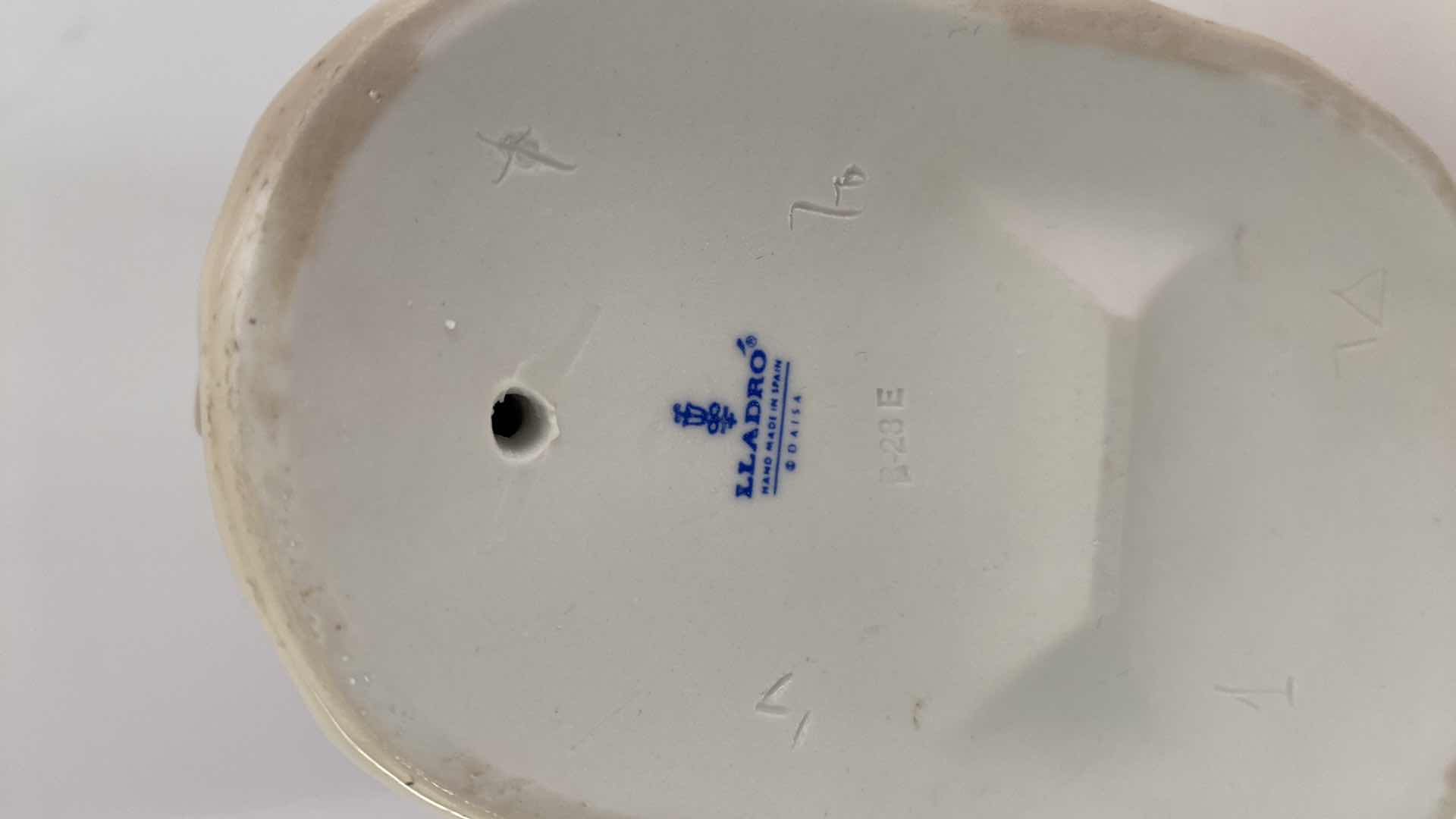 Photo 1 of LLADRO FIGURINE #1283 LITTLE GARDENER H 8.5” 