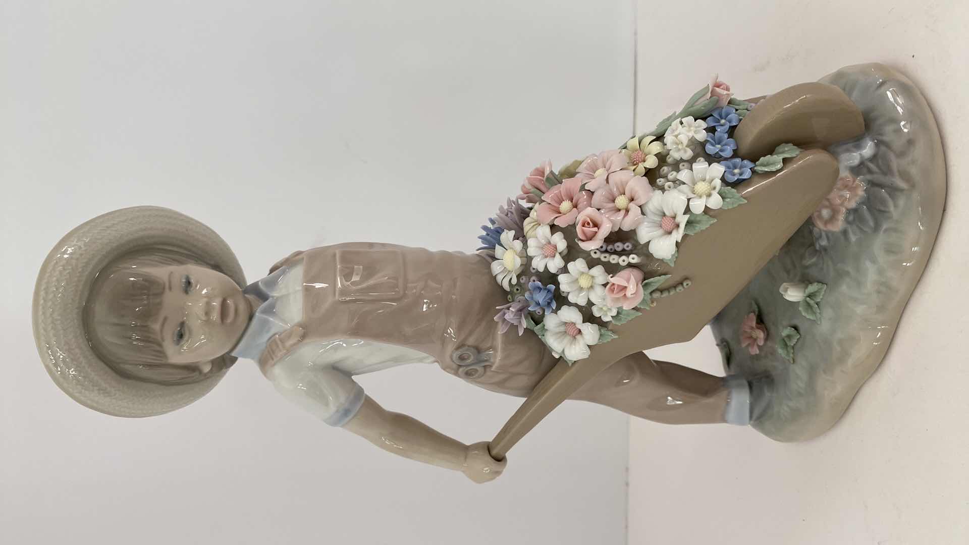 Photo 1 of LLADRO FIGURINE #1283 LITTLE GARDENER H 8.5” 