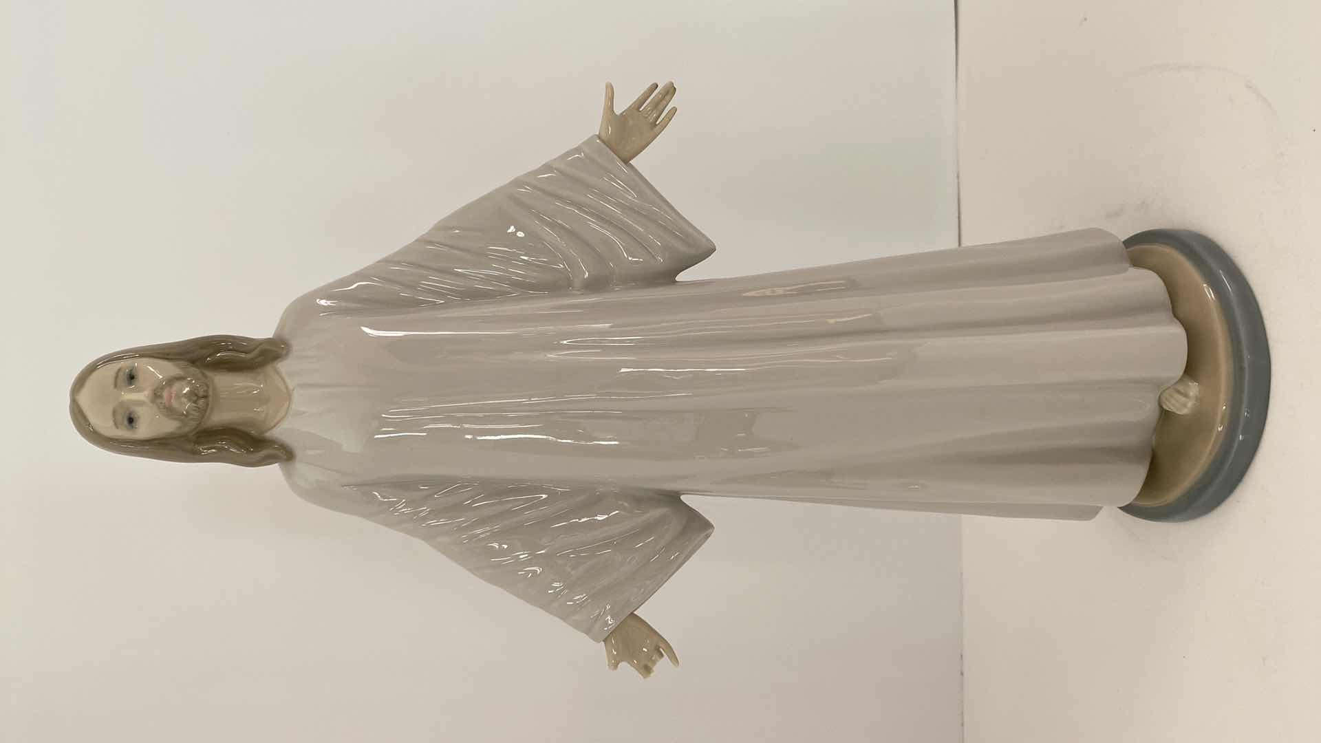 Photo 1 of LLADRO FIGURINE #5167 JESUS FIGURINE H 14.5” 