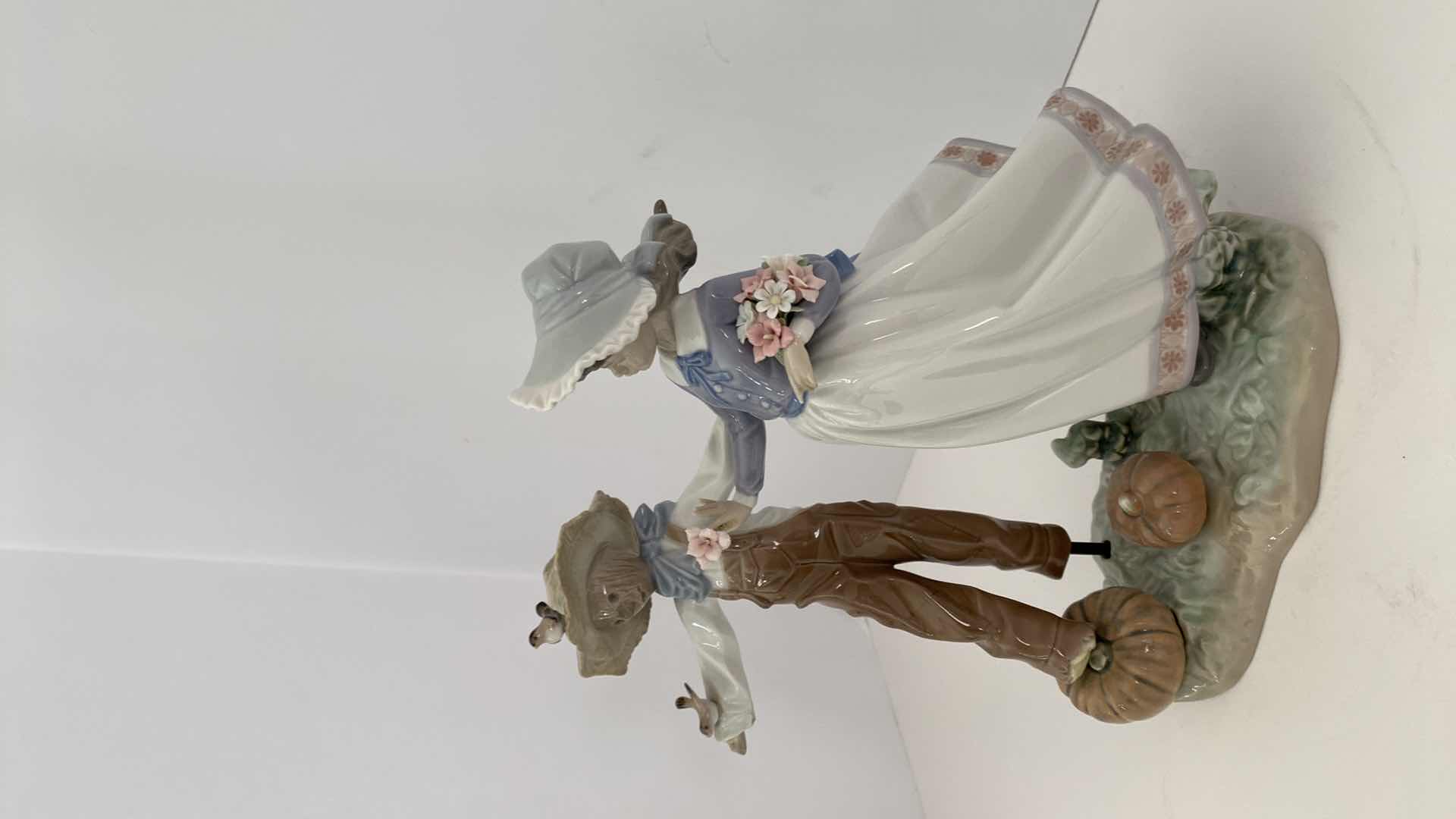 Photo 1 of LLADRO FIGURINE #5385 SCARECROW WITH LADY H 9 1/2“ x 9 1/2“ 