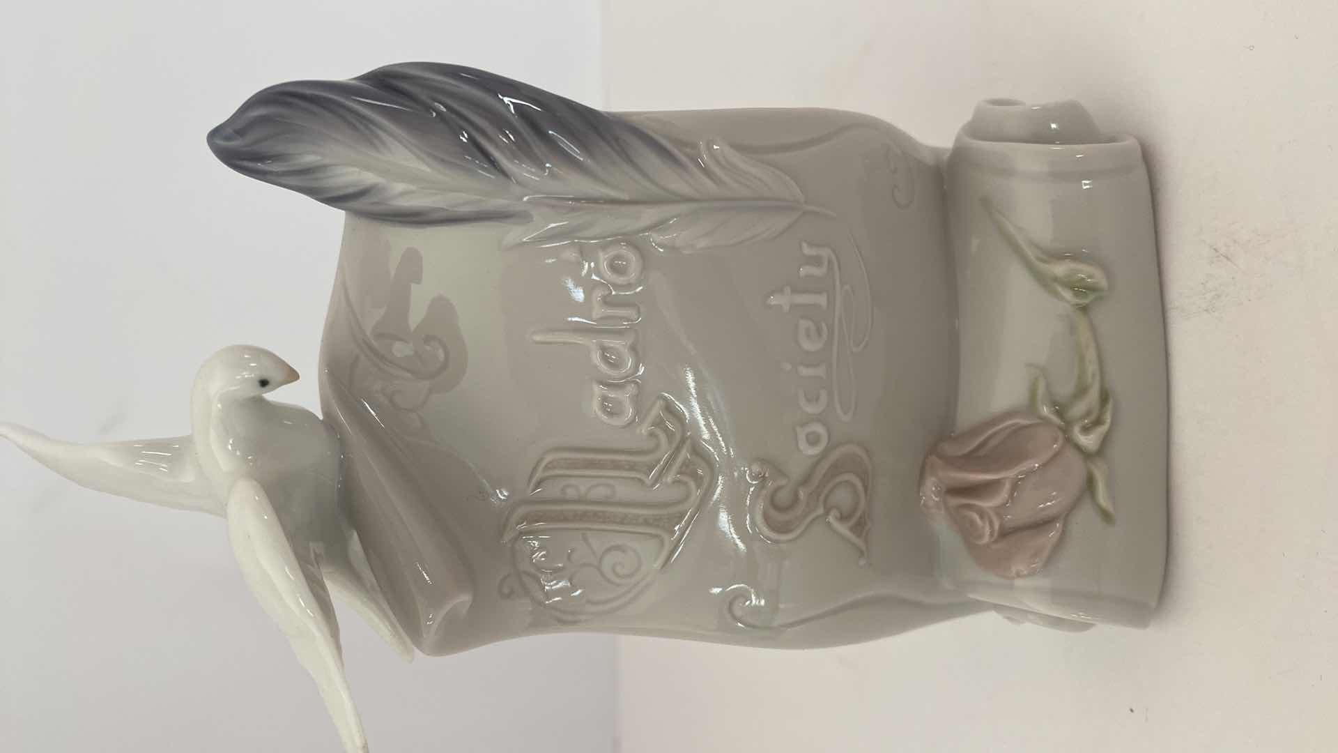 Photo 1 of LLADRO SOCIETY PLAQUE H 7” 