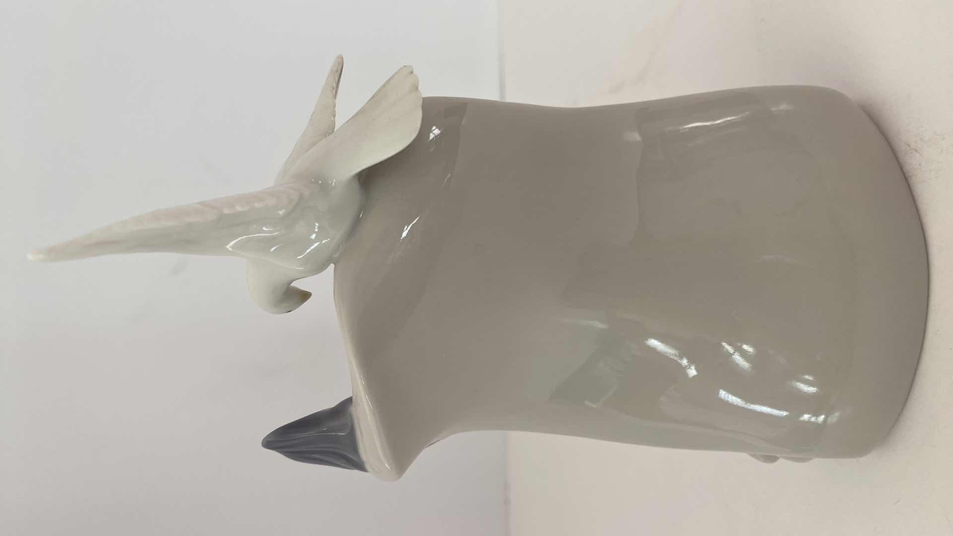 Photo 3 of LLADRO SOCIETY PLAQUE H 7” 