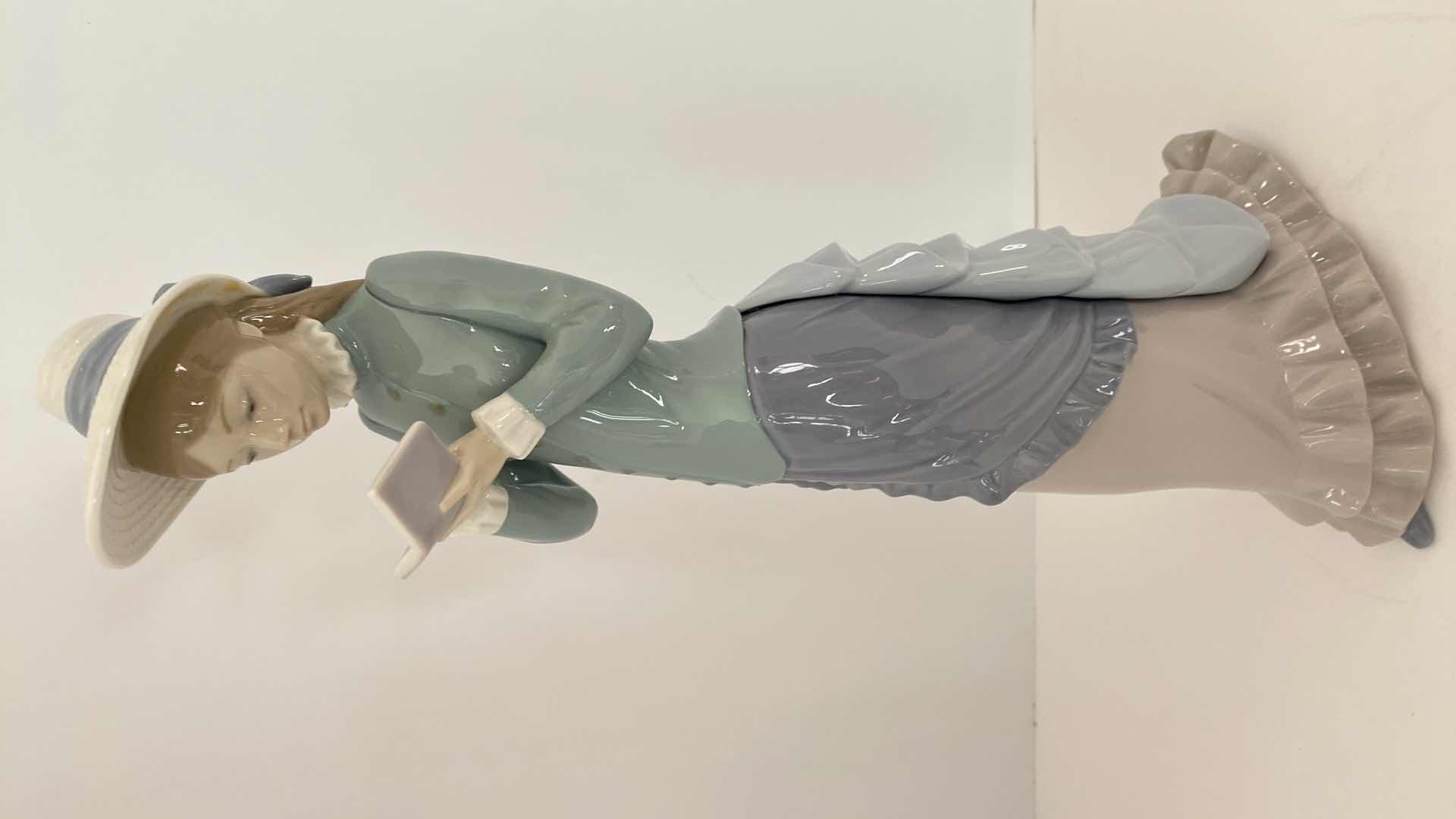 Photo 1 of LLADRO FIGURINE #5000 GIRL READING BOOK H 14”