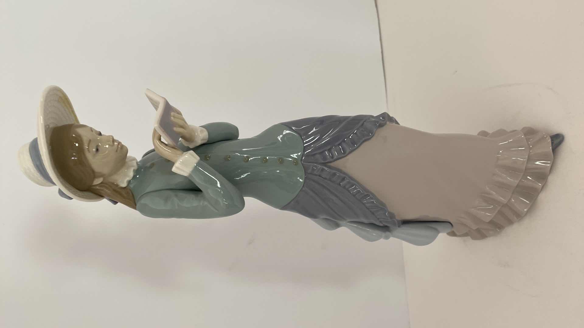 Photo 2 of LLADRO FIGURINE #5000 GIRL READING BOOK H 14”