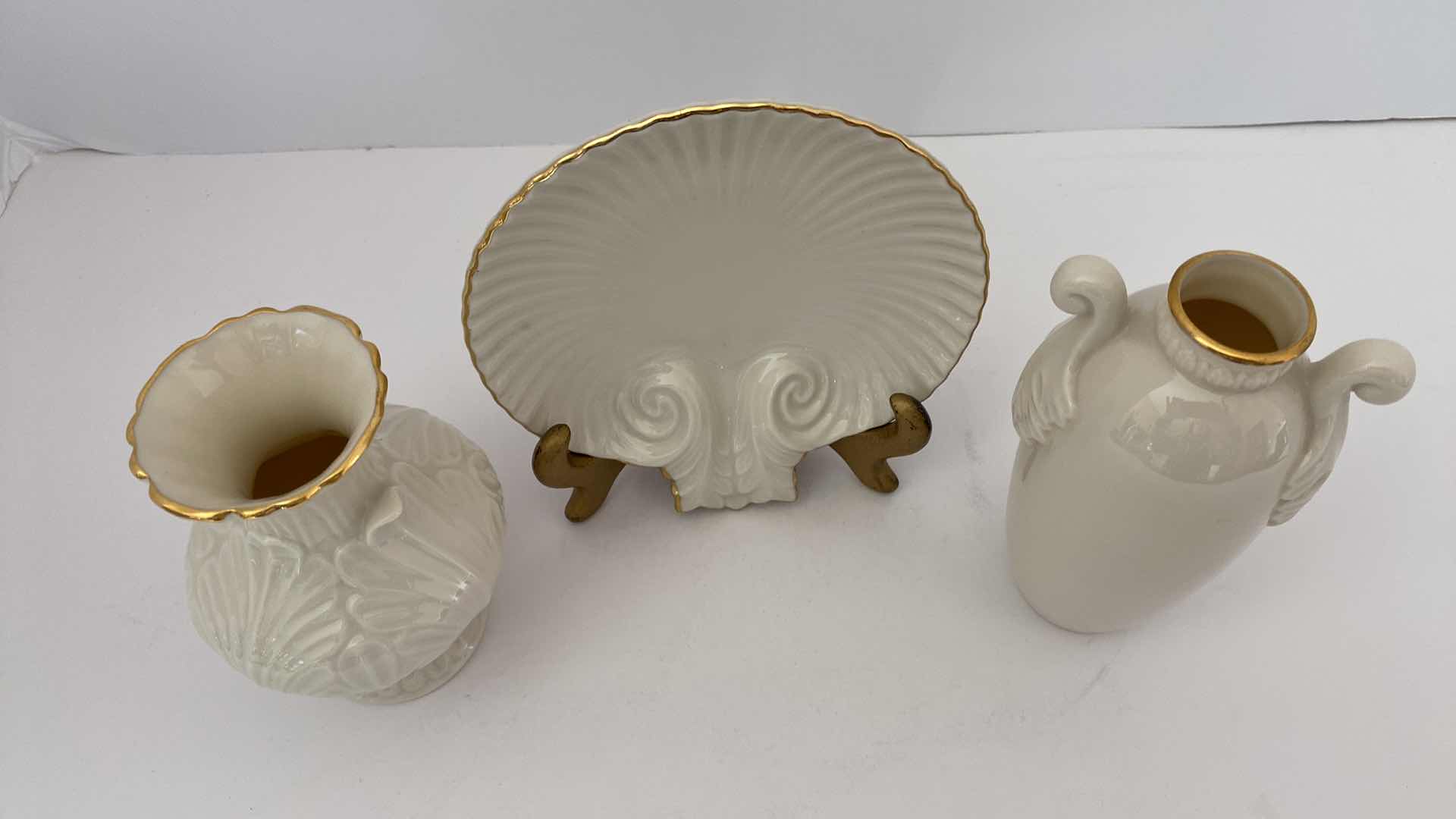 Photo 1 of 3-PIECE ACANTHUS LEAF LENOX VASES AND SHELL 5“ x 5 3/4”