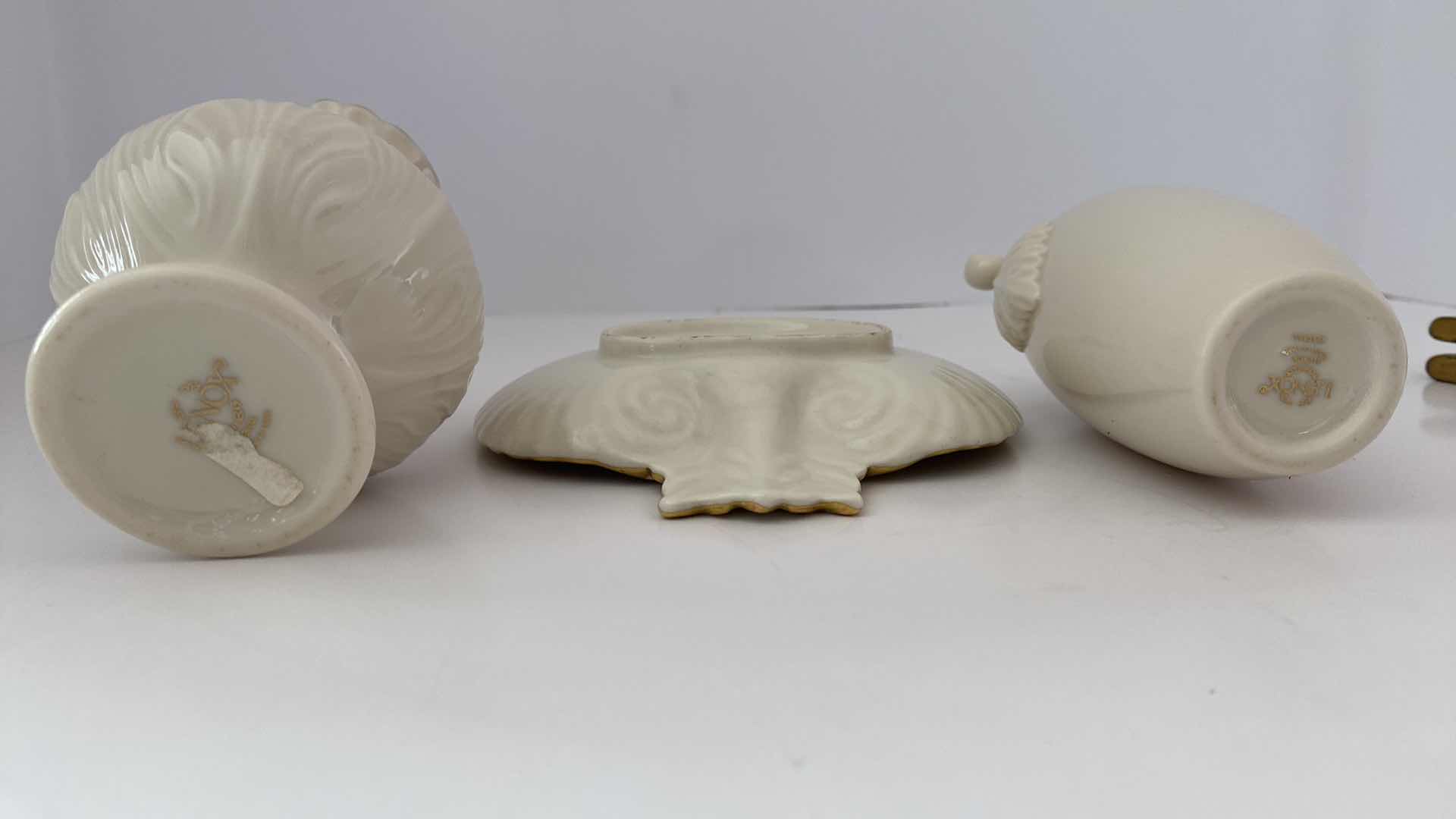 Photo 1 of 3-PIECE ACANTHUS LEAF LENOX VASES AND SHELL 5“ x 5 3/4”