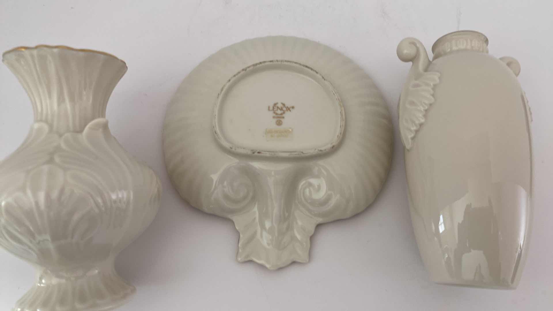 Photo 1 of 3-PIECE ACANTHUS LEAF LENOX VASES AND SHELL 5“ x 5 3/4”