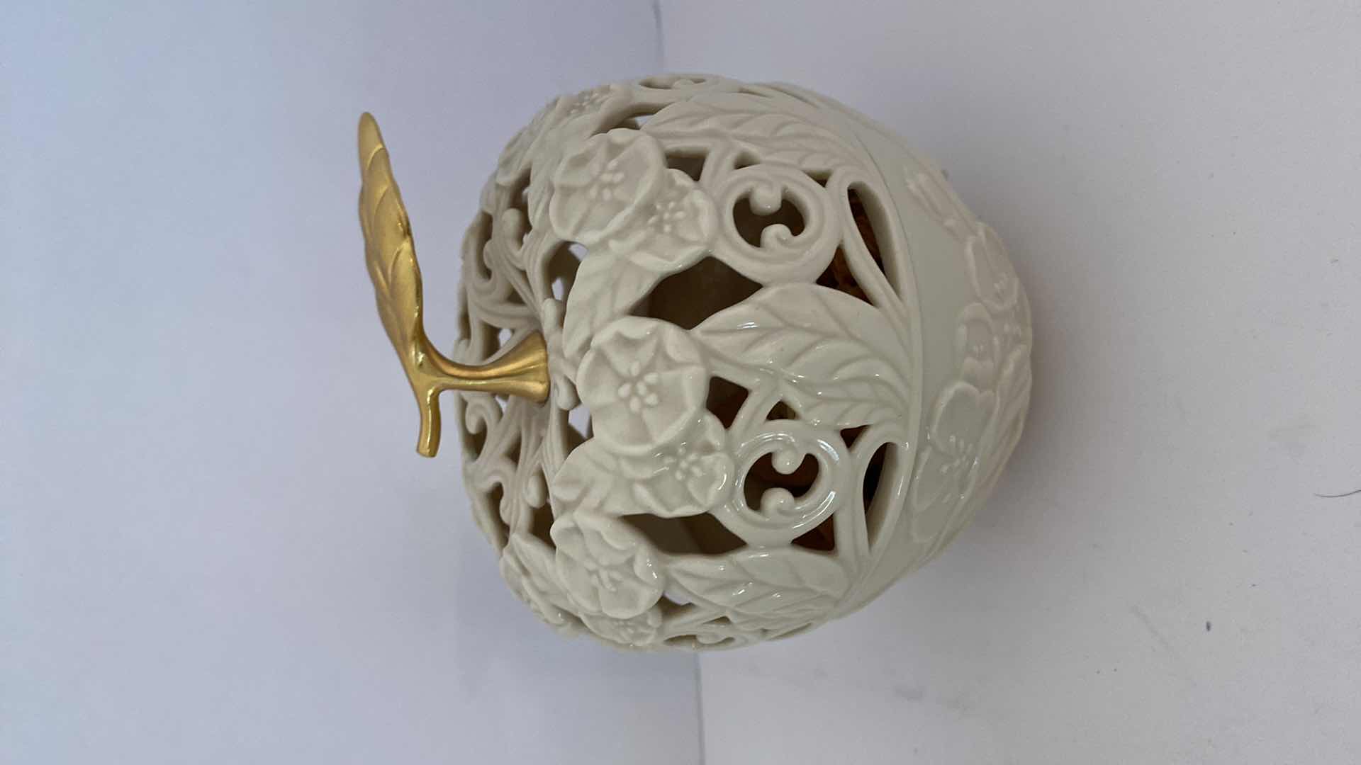 Photo 1 of LENOX APPLE BOX 5“ x 5 3/4” AND MORE