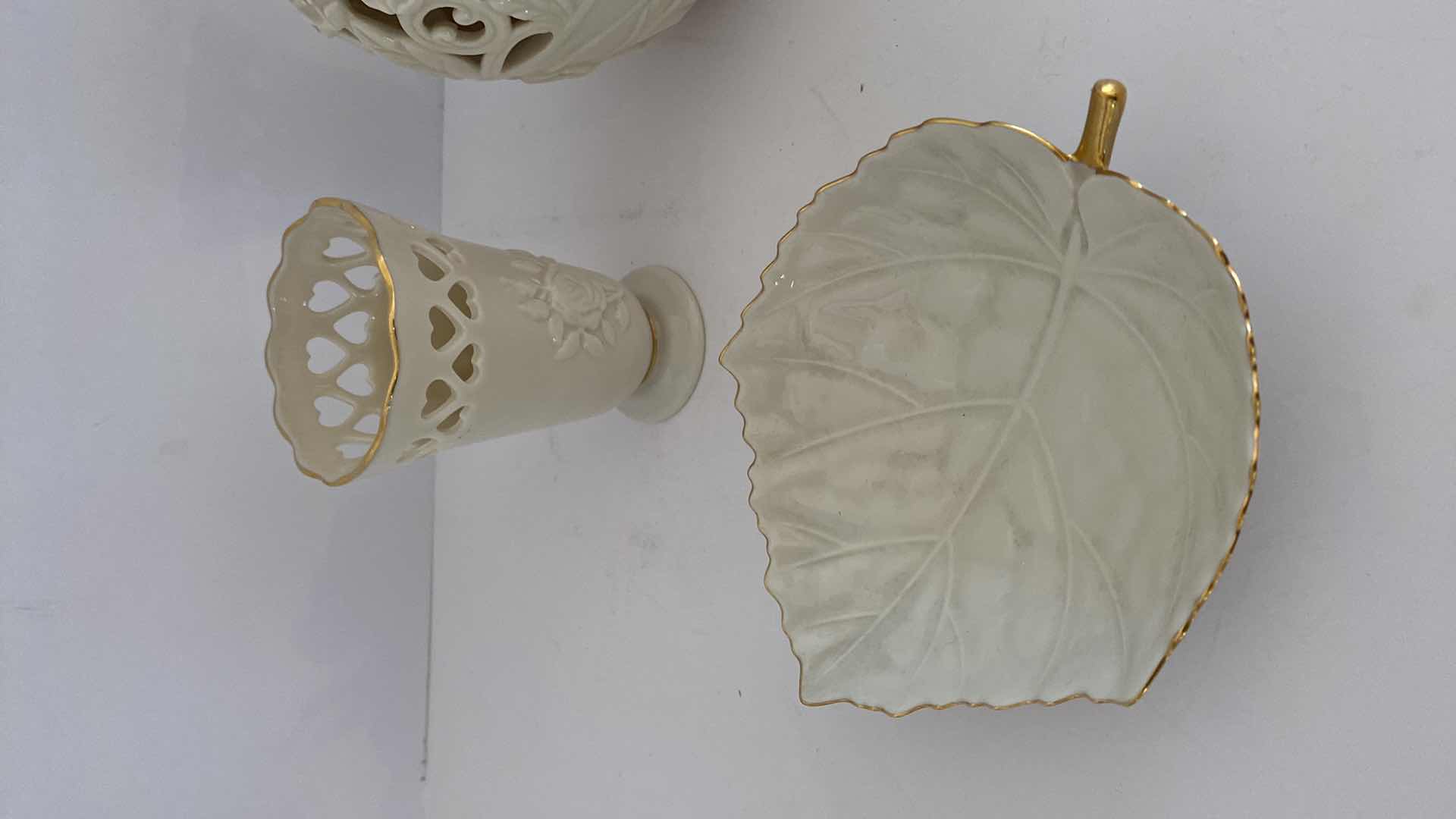 Photo 1 of LENOX APPLE BOX 5“ x 5 3/4” AND MORE