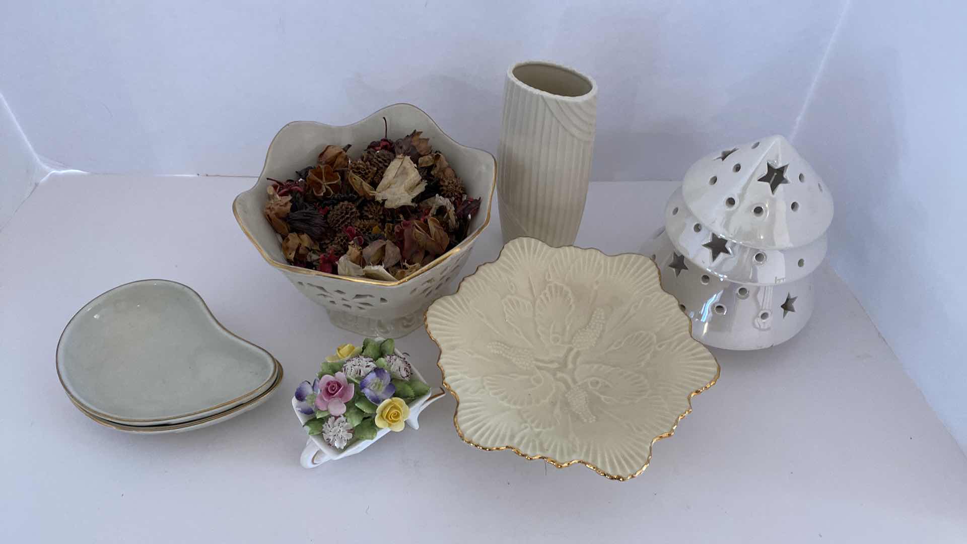 Photo 1 of PORCELAIN AND GLASS DECOR LARGEST 6” x 4”