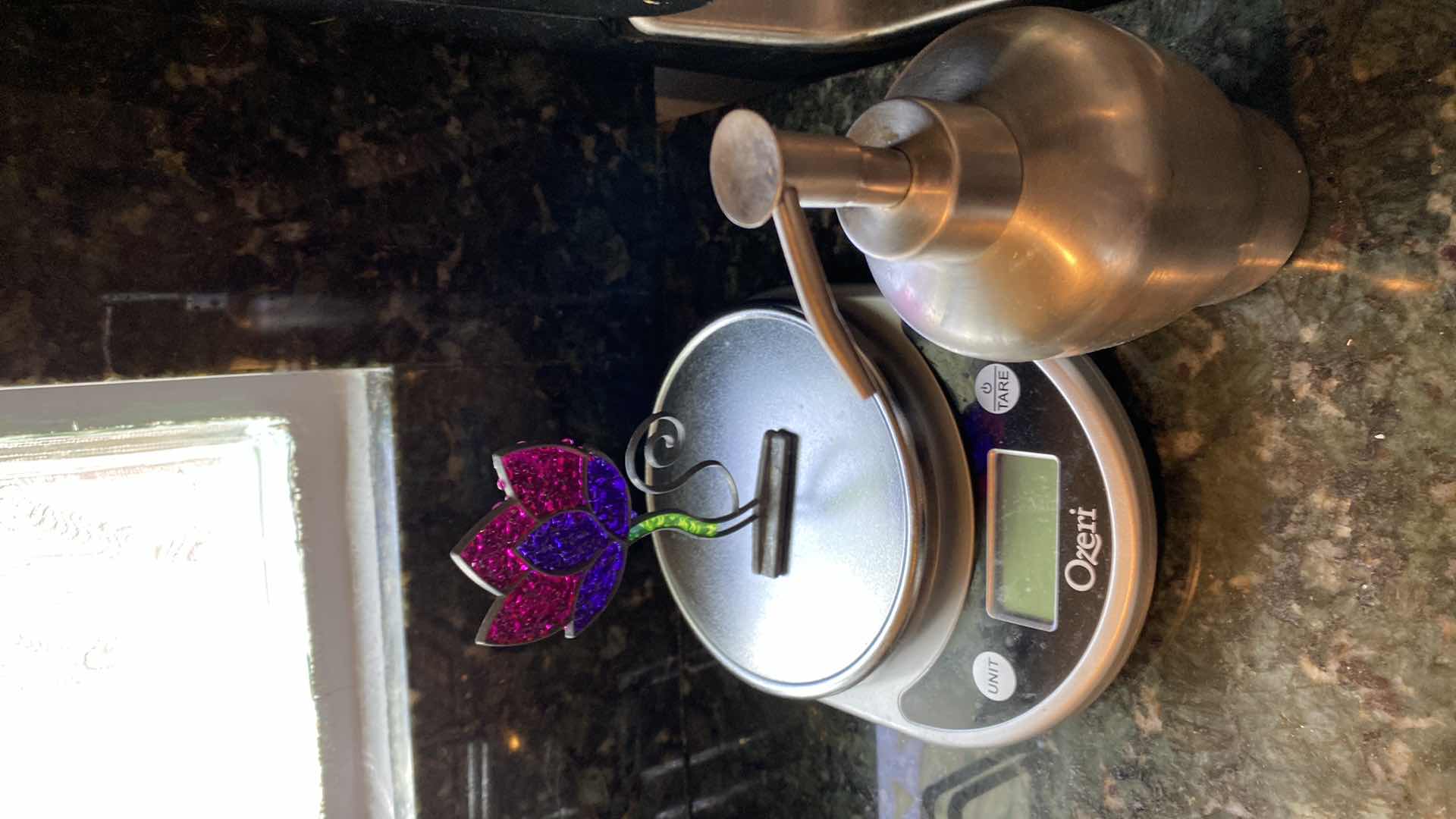 Photo 1 of PAPER TOWEL HOKDER SCALE TRIVET