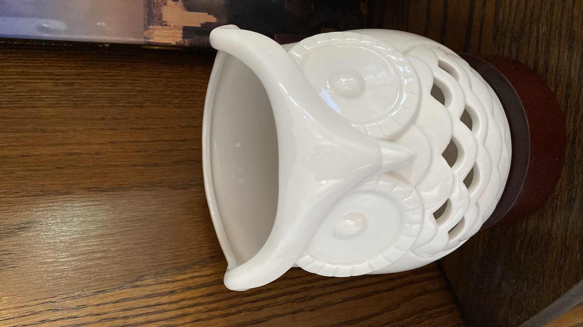 Photo 1 of HOME DECOR WORKS TRADE CENTER BOOK AND FIGURINES